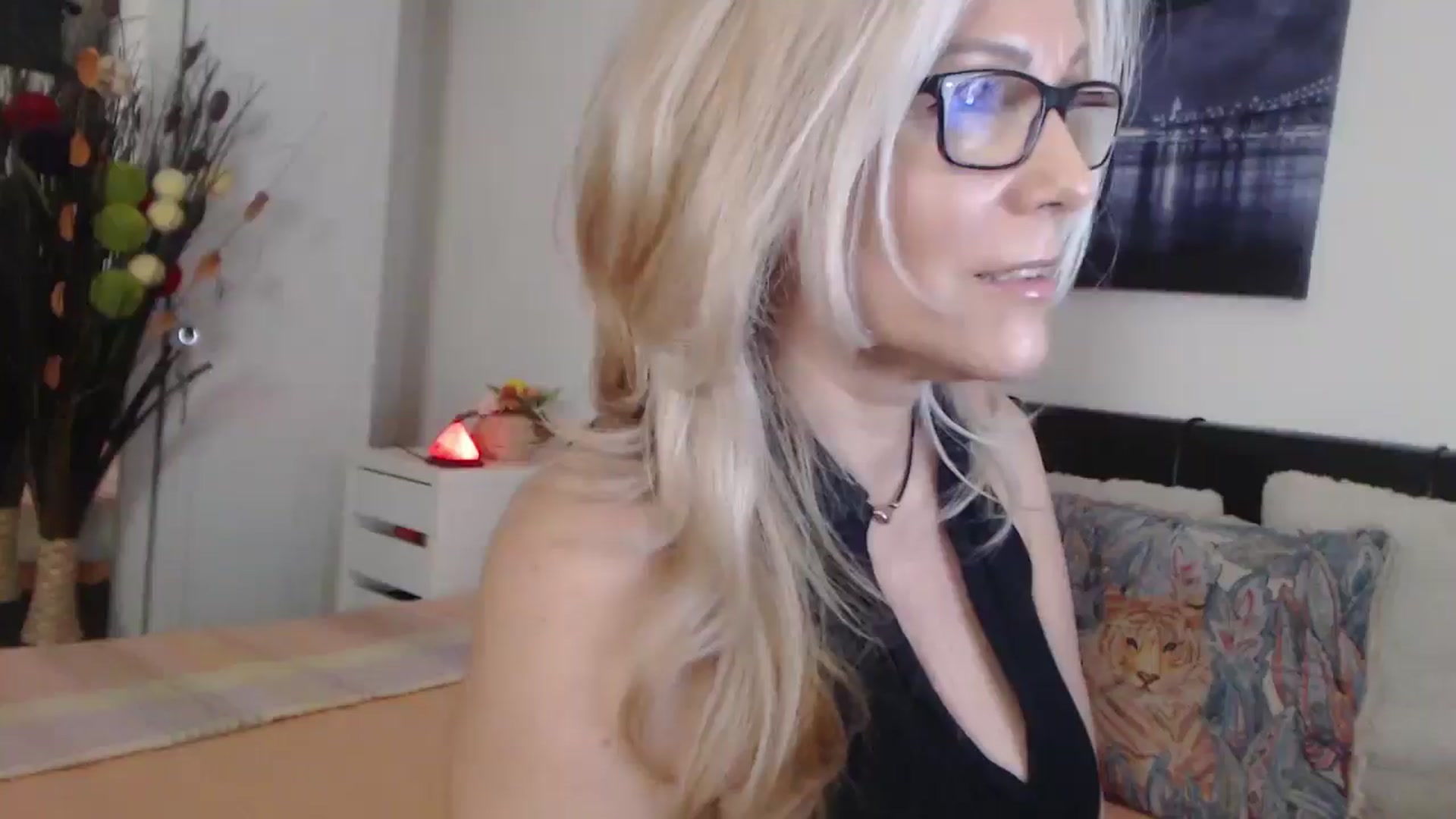 Gallery image thumbnail from Reeya71's myfreecams stream on, 04/30/2025, 04:39 image 1 of 20