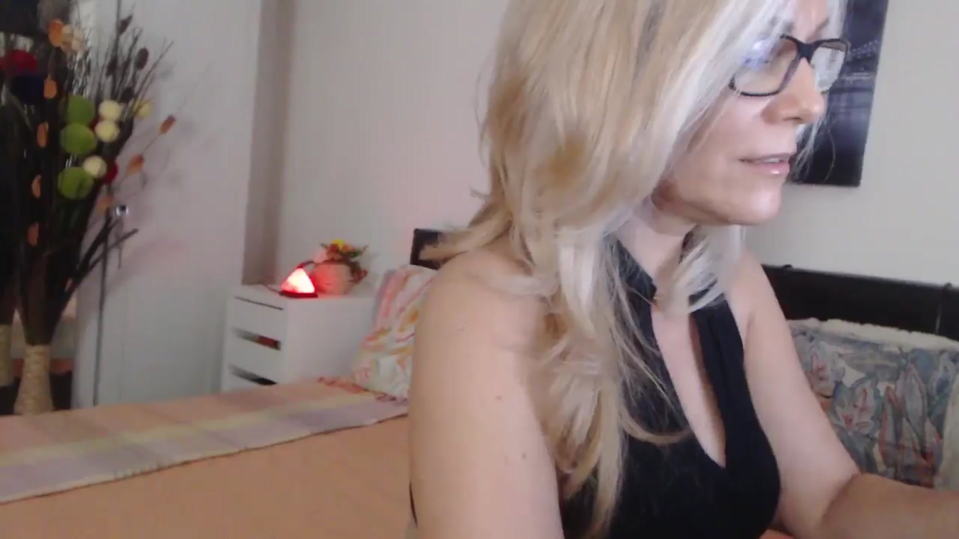 Gallery image thumbnail from Reeya71's myfreecams stream on, 04/30/2025, 05:45 image 12 of 20