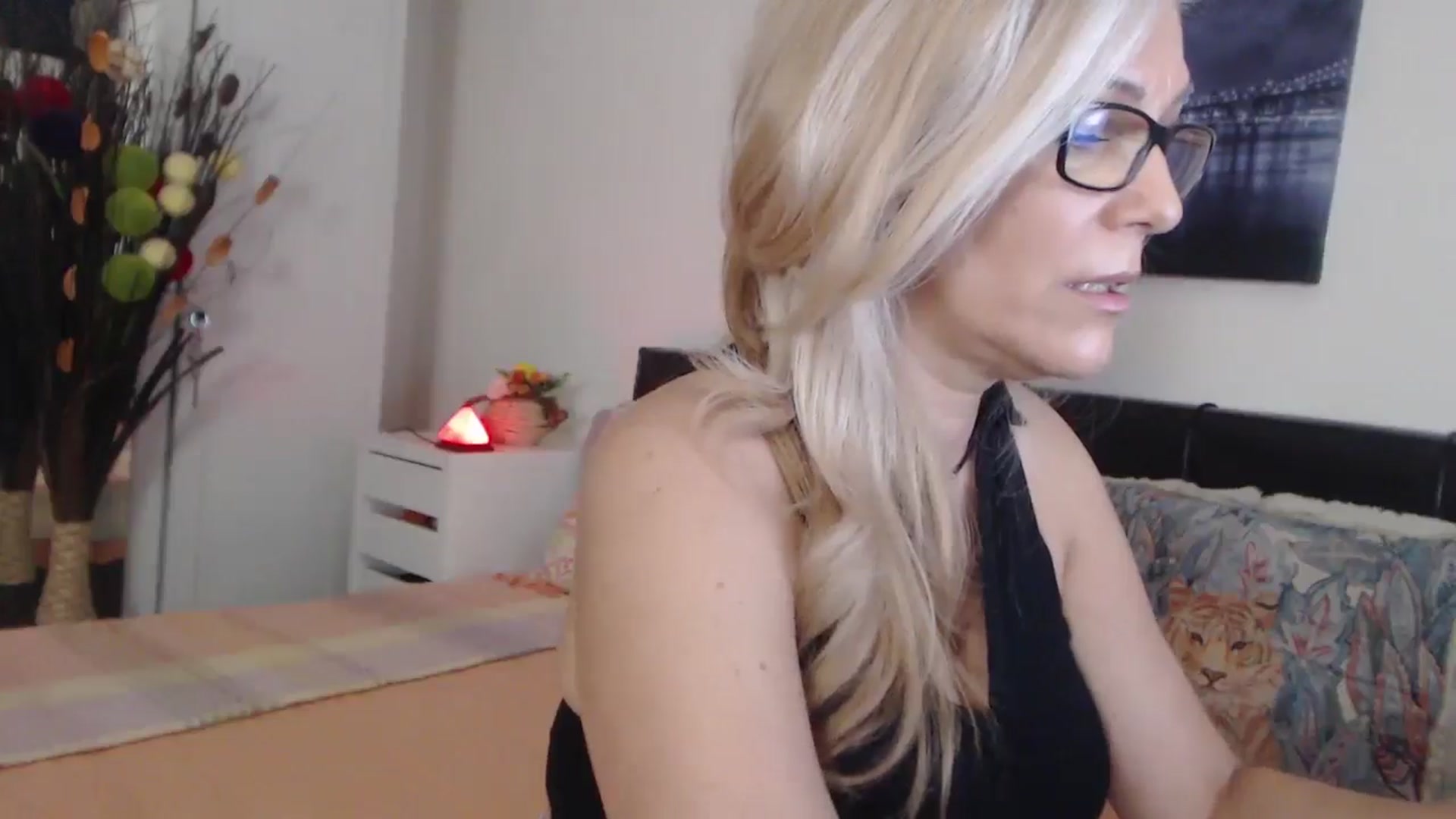 Gallery image thumbnail from Reeya71's myfreecams stream on, 04/30/2025, 06:52 image 10 of 20