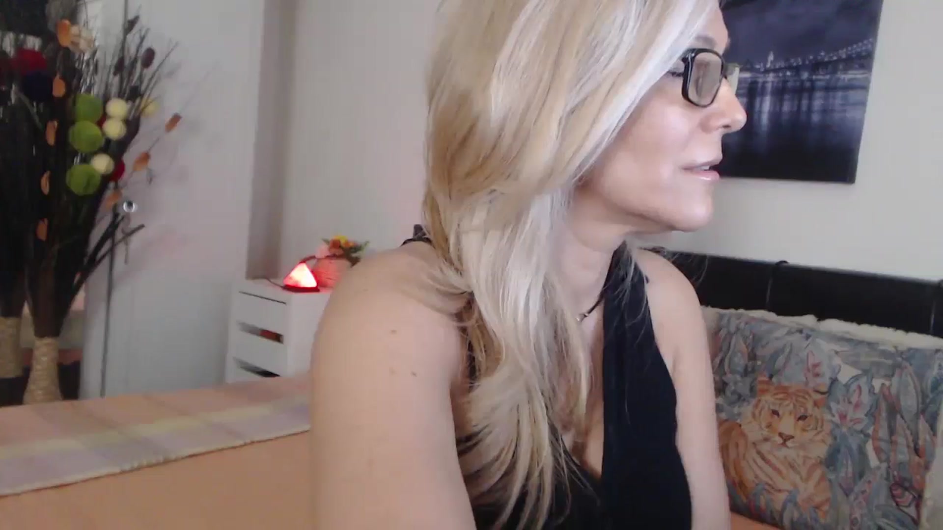 Gallery image thumbnail from Reeya71's myfreecams stream on, 04/30/2025, 06:52 image 12 of 20