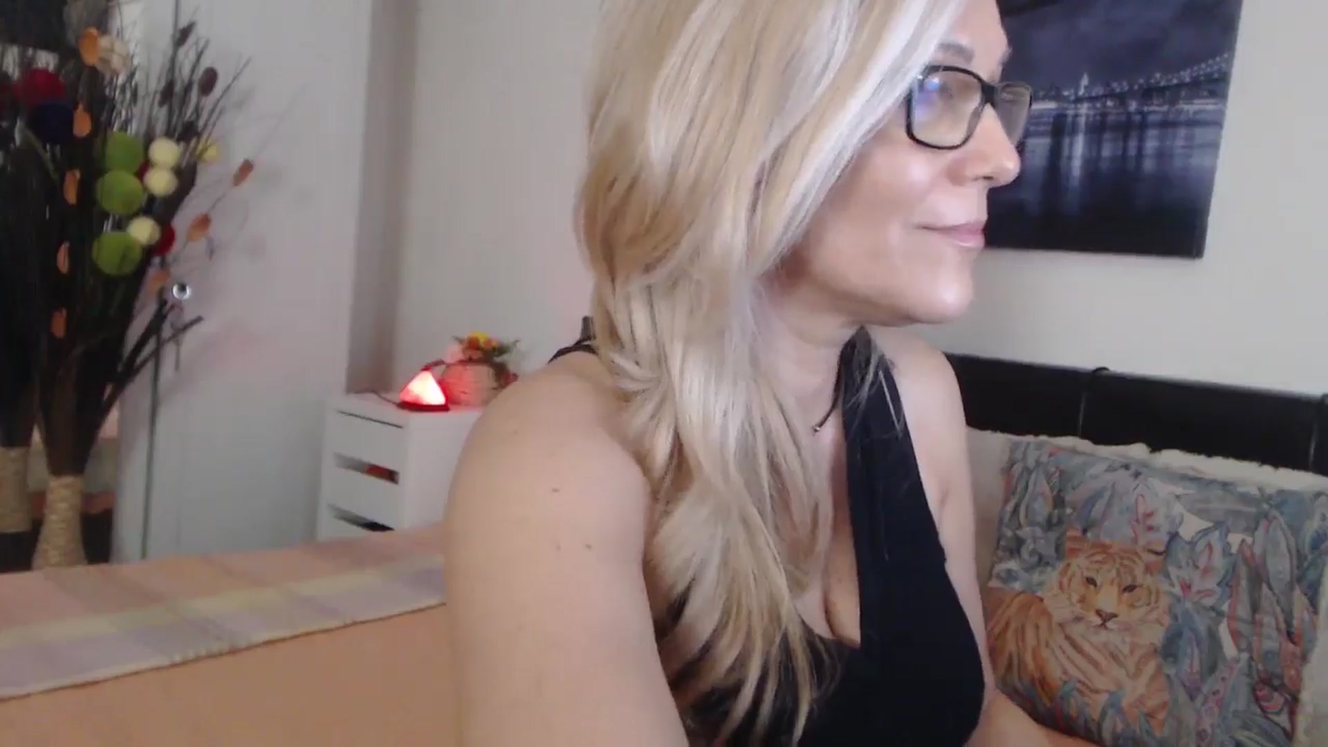Gallery image thumbnail from Reeya71's myfreecams stream on, 04/30/2025, 06:52 image 8 of 20