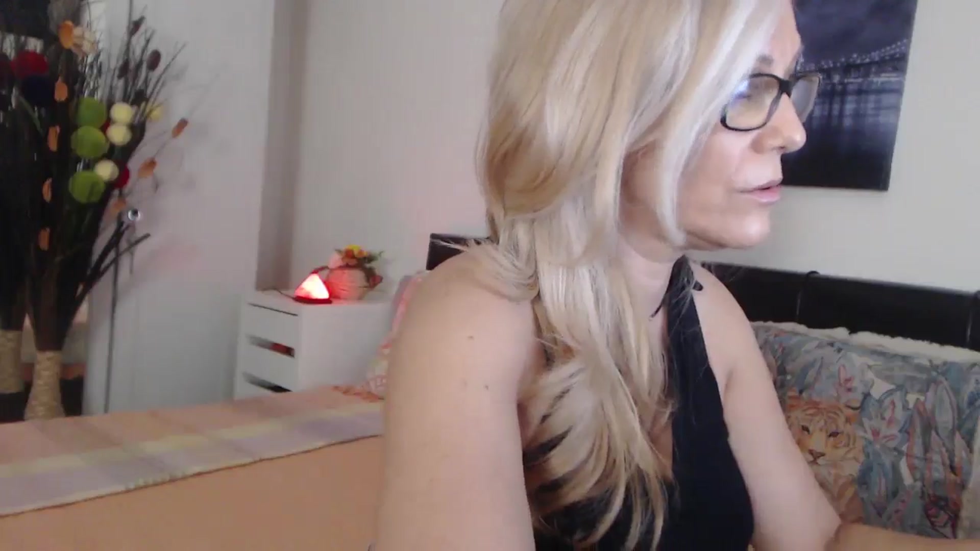 Gallery image thumbnail from Reeya71's myfreecams stream on, 04/30/2025, 06:52 image 9 of 20