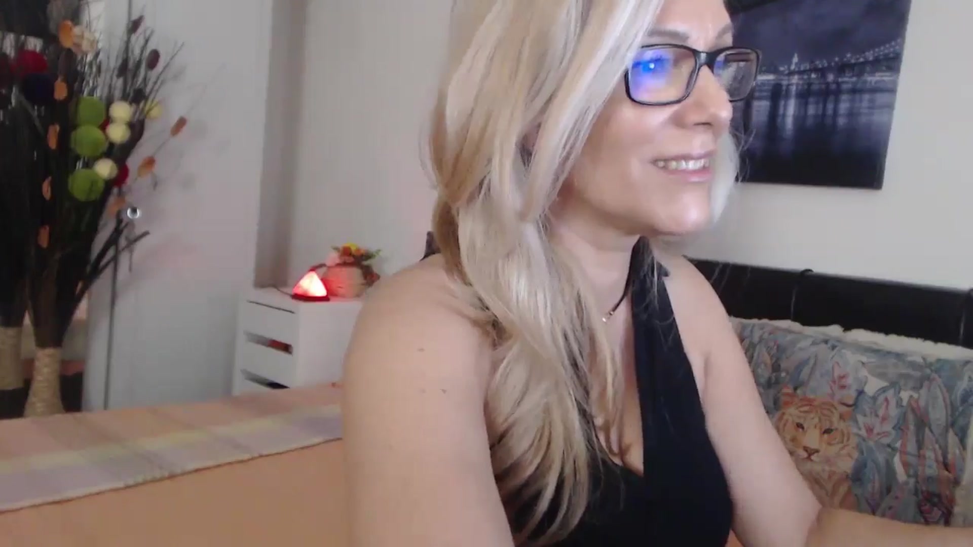 Gallery image thumbnail from Reeya71's myfreecams stream on, 04/30/2025, 06:52 image 18 of 20