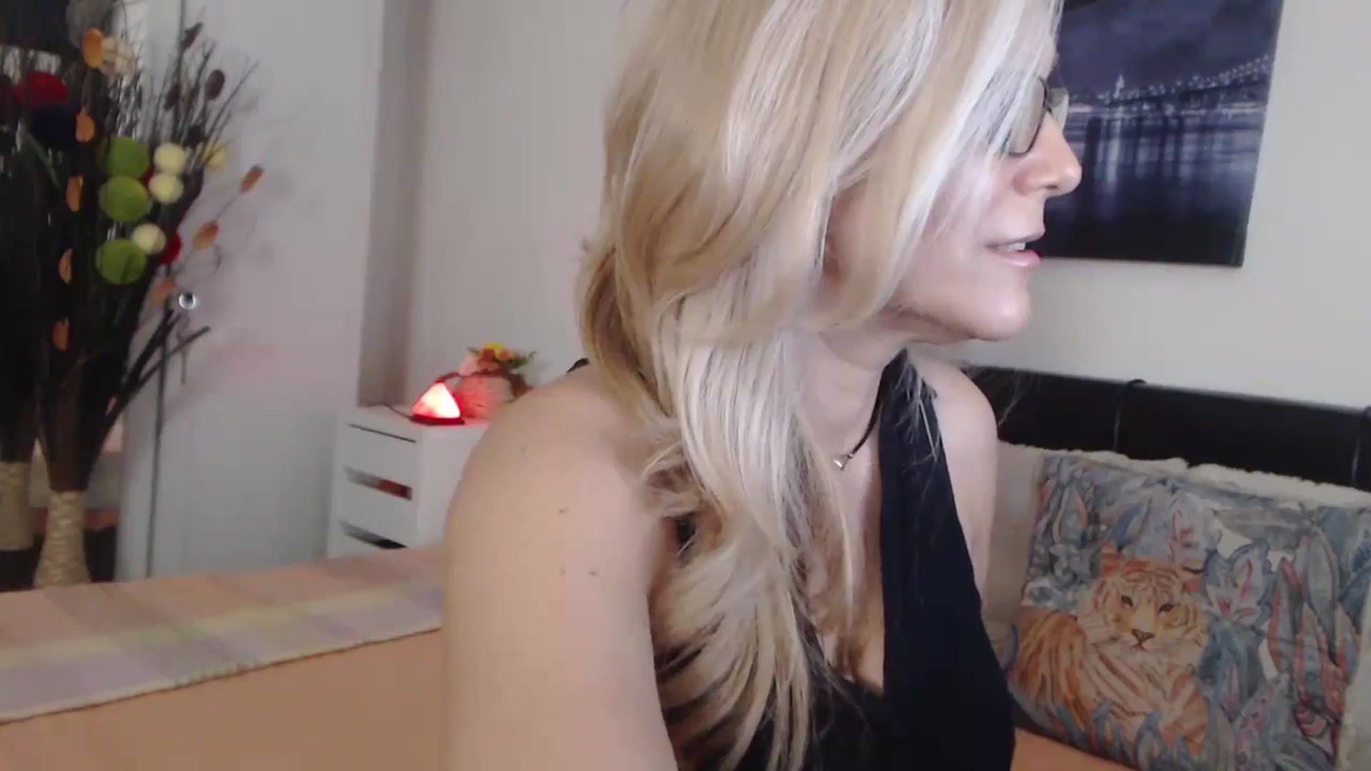 Gallery image thumbnail from Reeya71's myfreecams stream on, 04/30/2025, 06:52 image 16 of 20