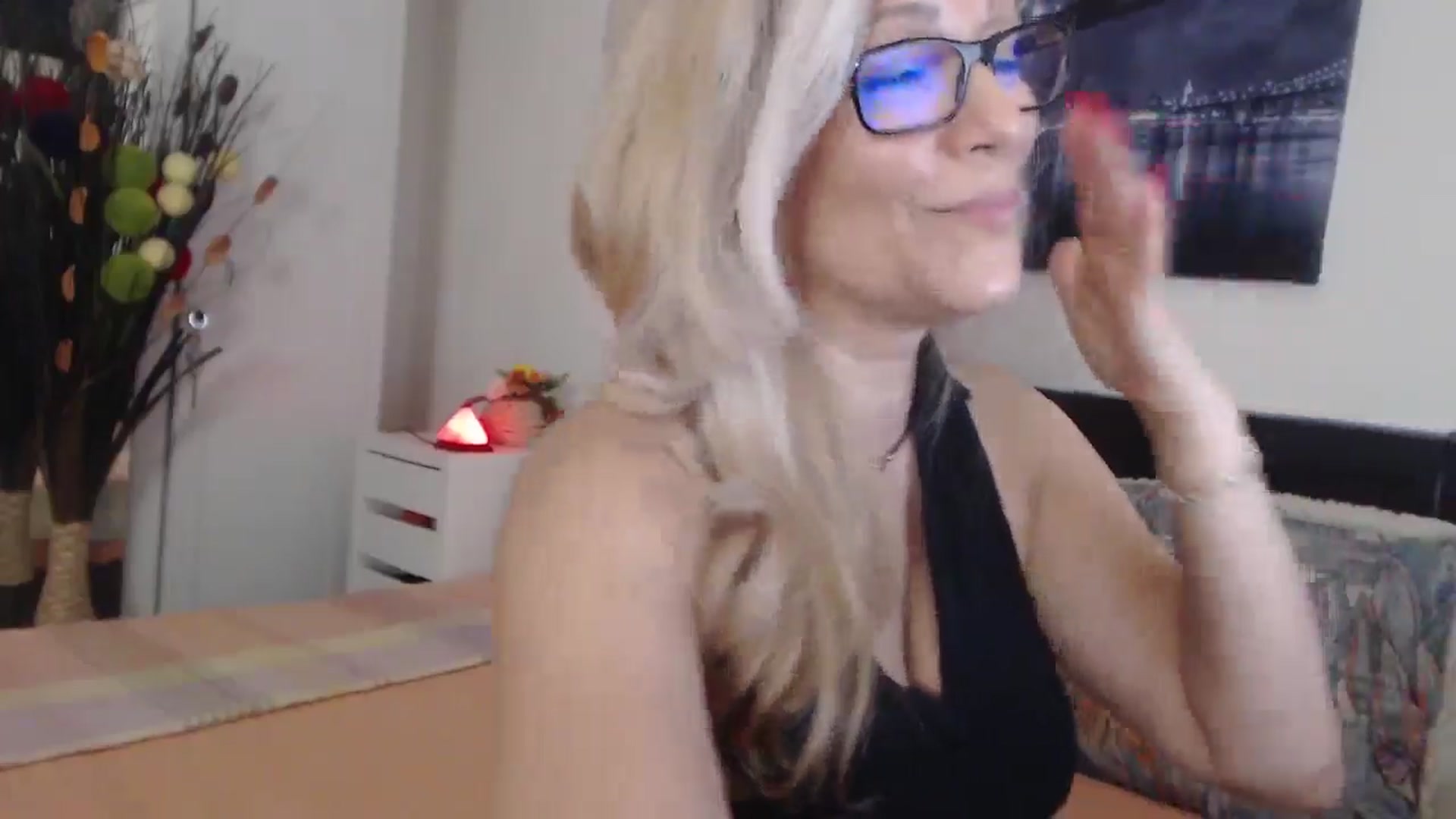 Gallery image thumbnail from Reeya71's myfreecams stream on, 04/30/2025, 06:52 image 6 of 20