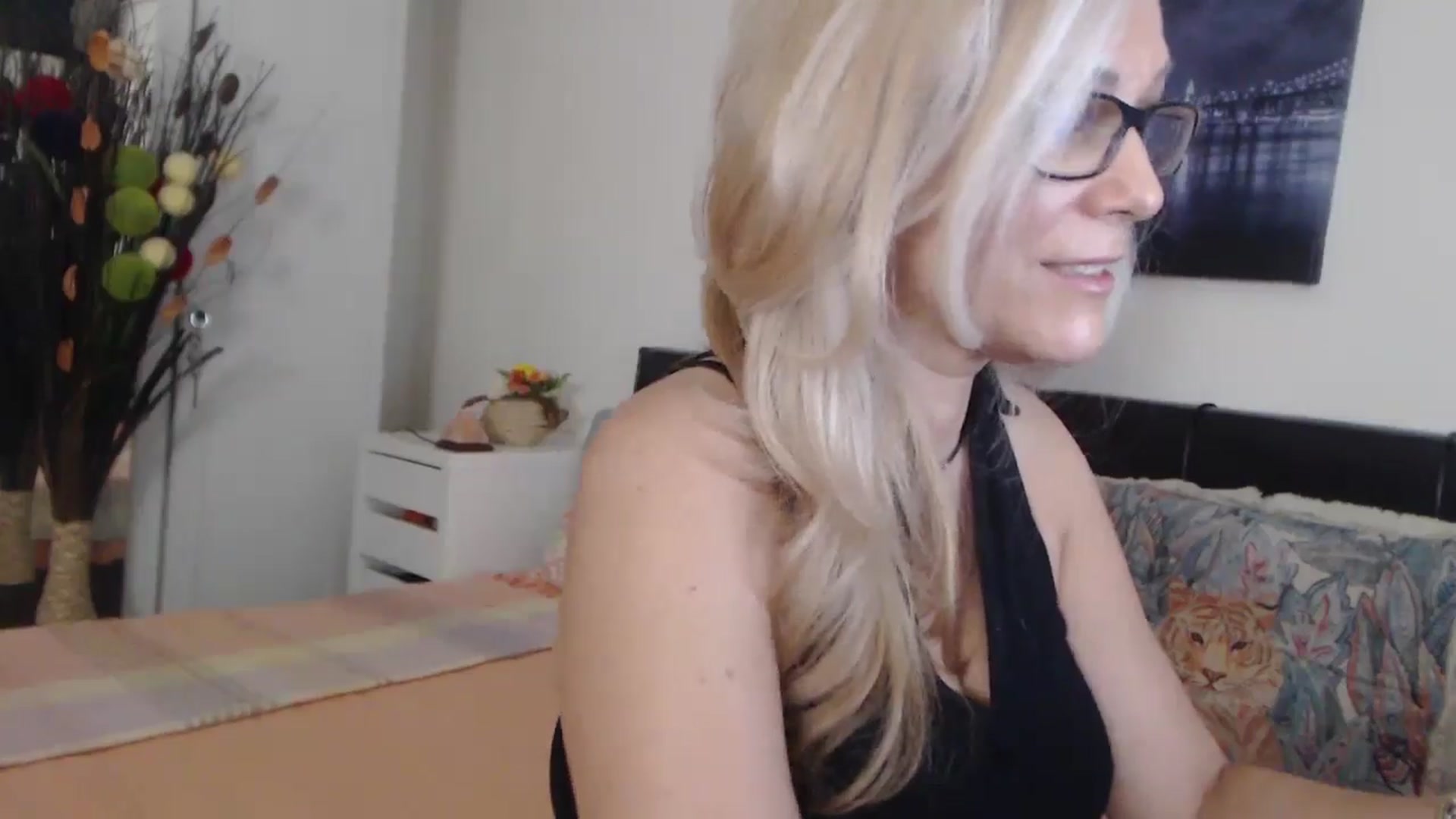 Gallery image thumbnail from Reeya71's myfreecams stream on, 04/30/2025, 06:52 image 17 of 20