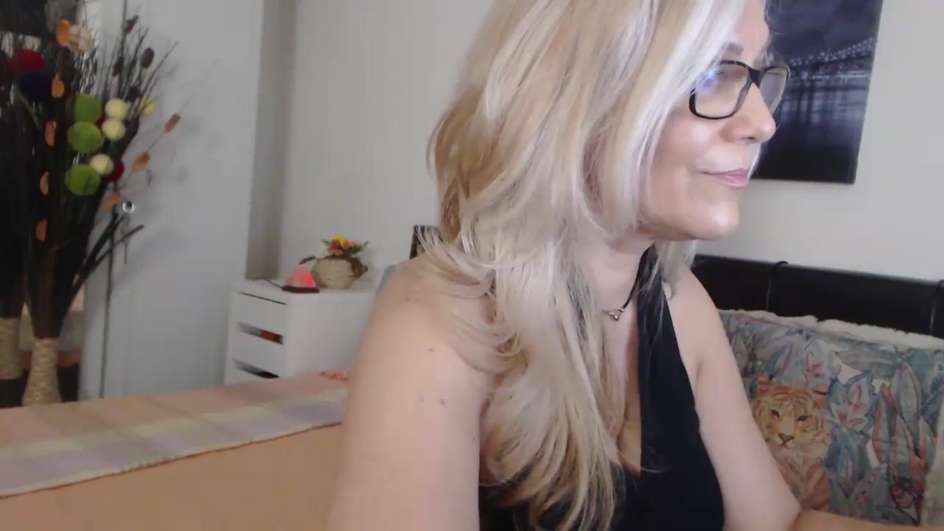 Gallery image thumbnail from Reeya71's myfreecams stream on, 04/30/2025, 06:52 image 3 of 20