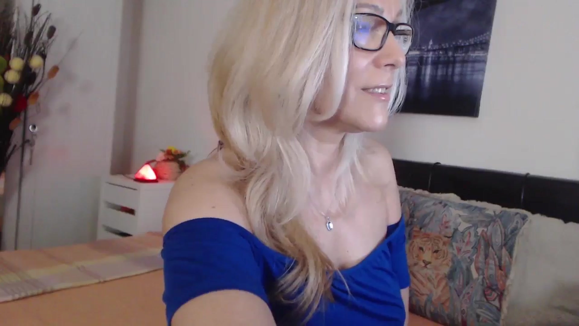 Gallery image thumbnail from Reeya71's myfreecams stream on, 05/07/2025, 02:41 image 16 of 20