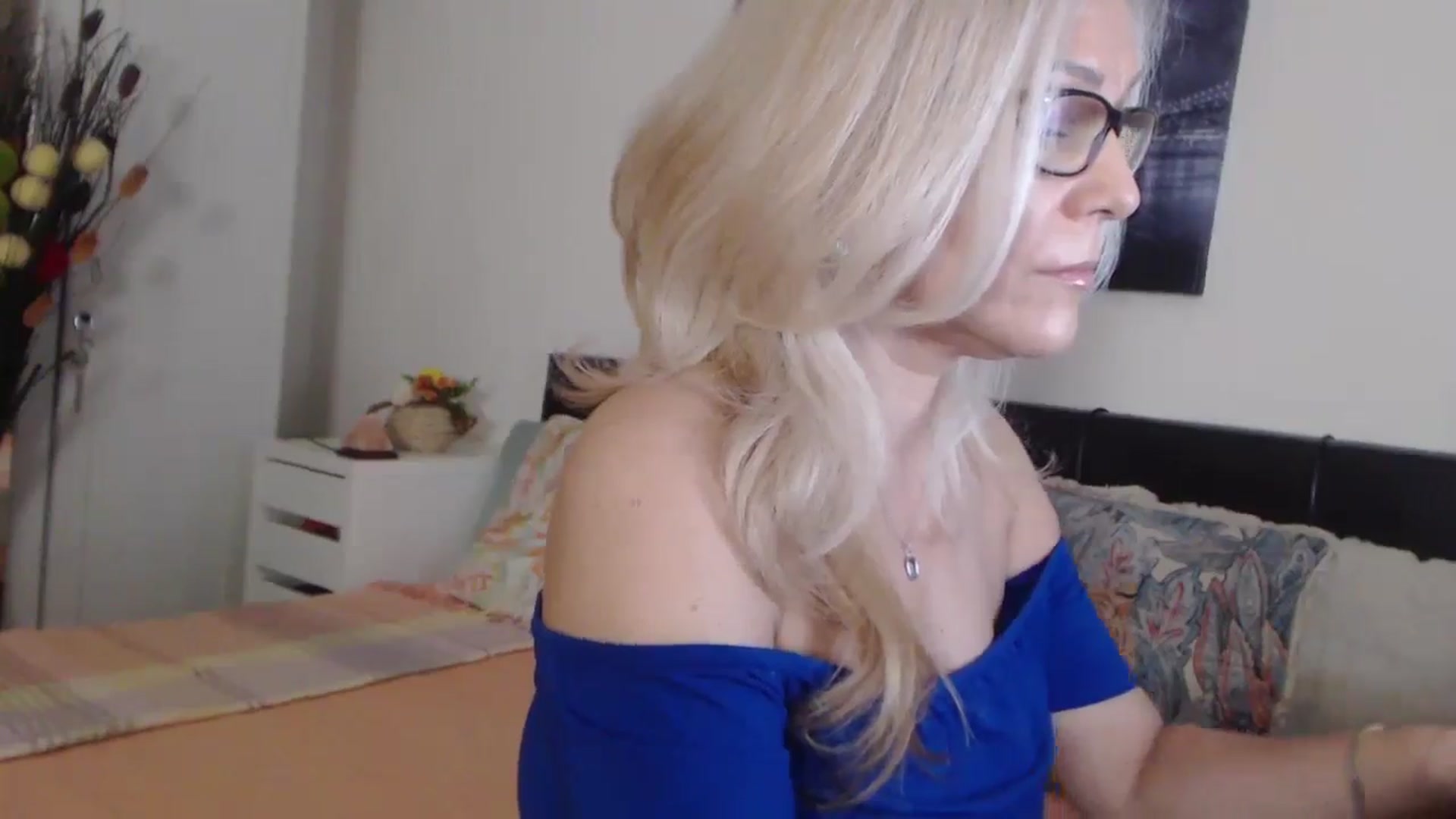 Gallery image thumbnail from Reeya71's myfreecams stream on, 05/07/2025, 02:41 image 10 of 20