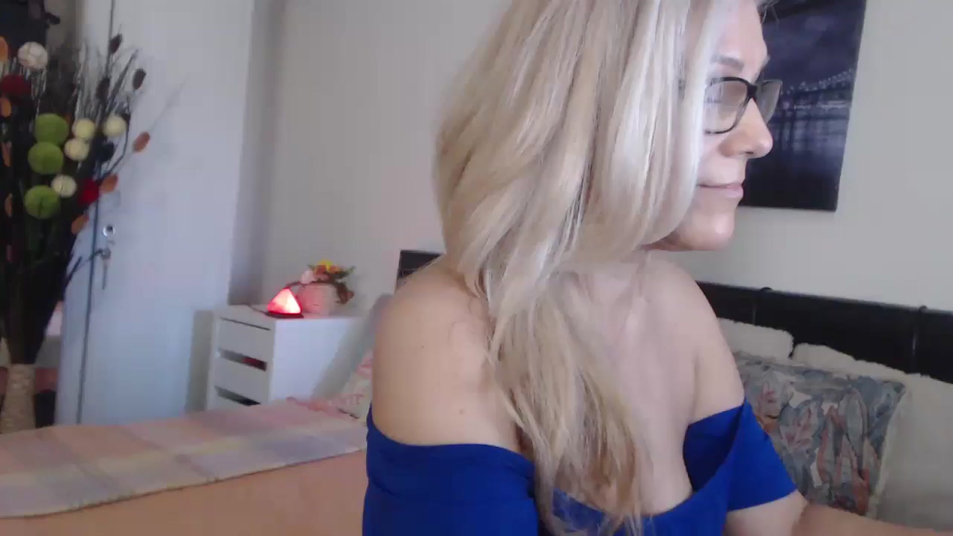 Gallery image thumbnail from Reeya71's myfreecams stream on, 05/07/2025, 05:35 image 17 of 20