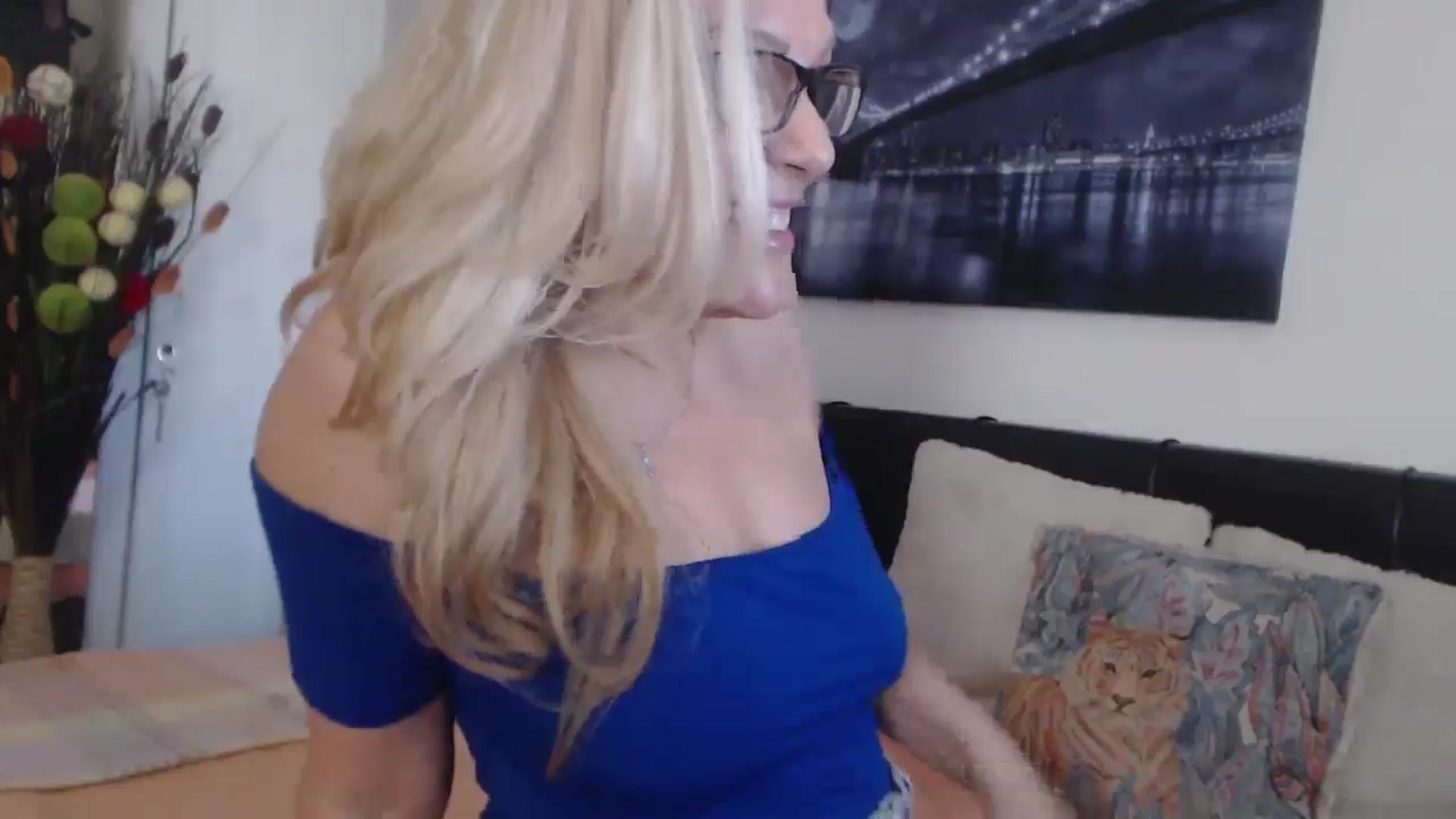 Gallery image thumbnail from Reeya71's myfreecams stream on, 05/07/2025, 05:35 image 14 of 20