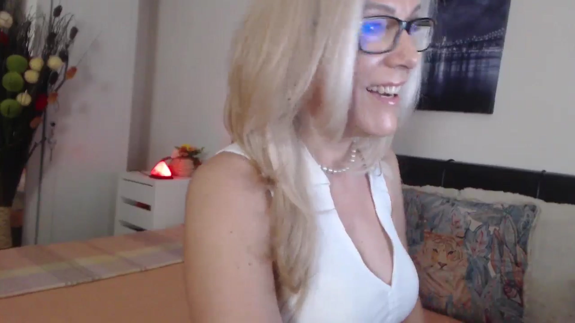 Gallery image thumbnail from Reeya71's myfreecams stream on, 05/08/2025, 03:20 image 12 of 20
