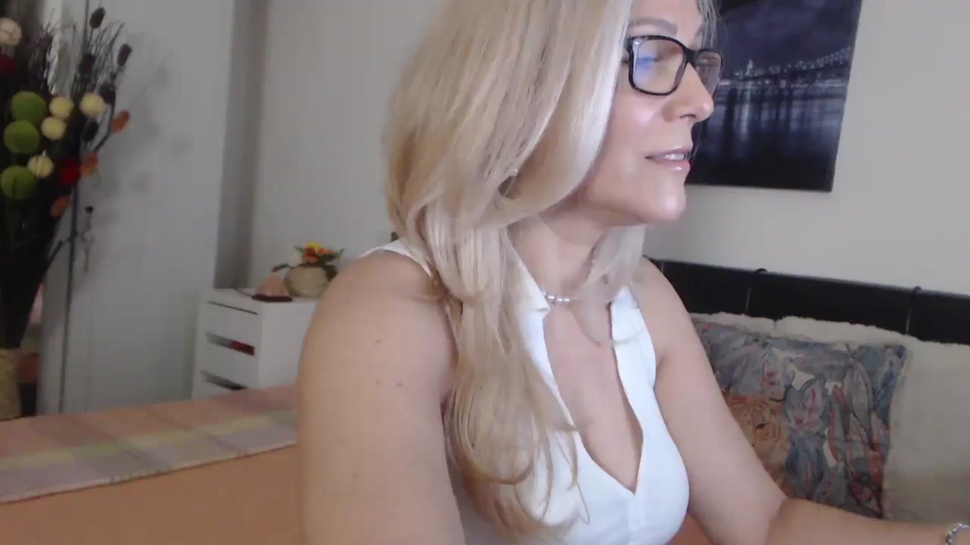 Gallery image thumbnail from Reeya71's myfreecams stream on, 05/08/2025, 03:20 image 19 of 20