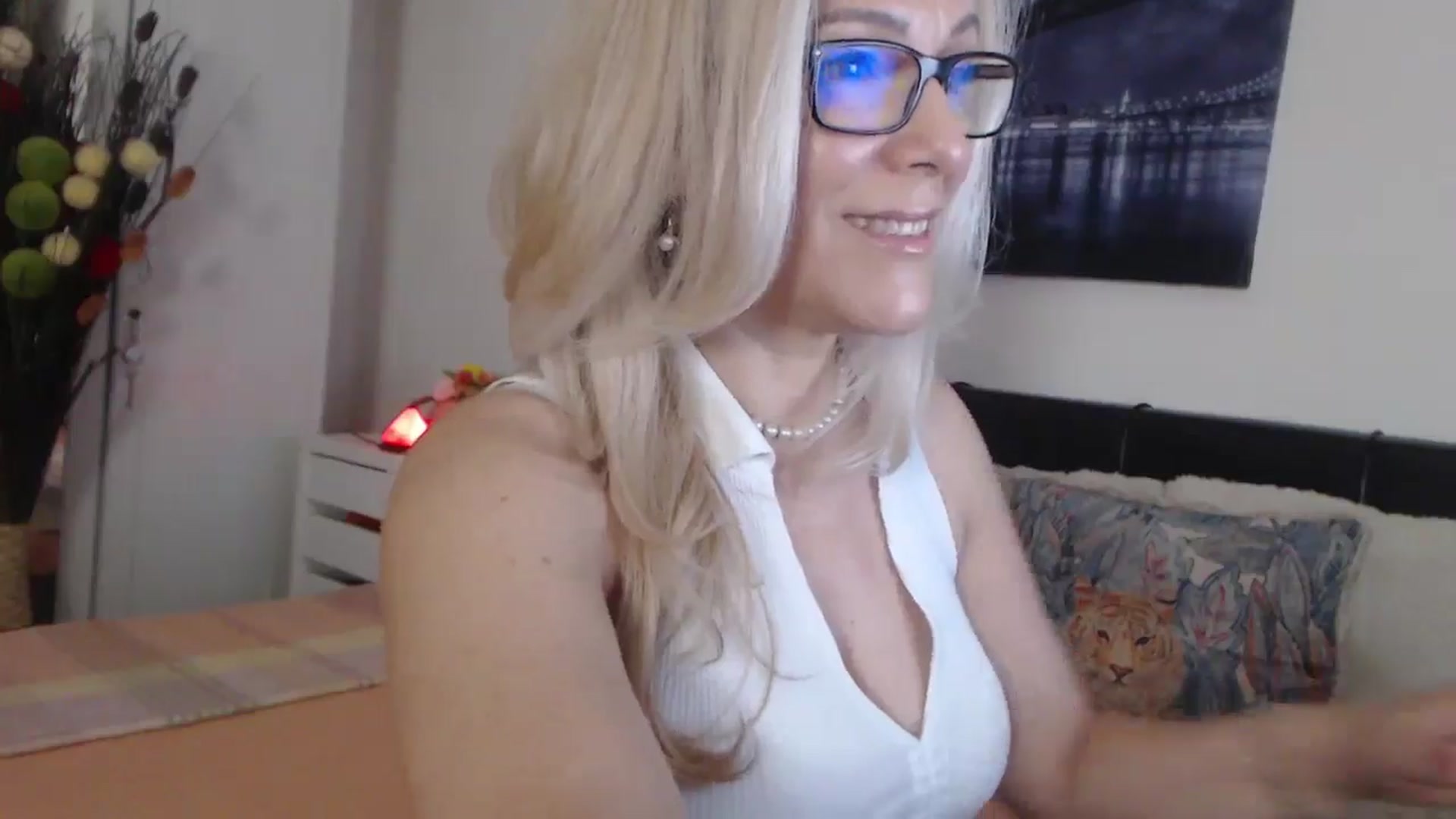 Gallery image thumbnail from Reeya71's myfreecams stream on, 05/08/2025, 04:09 image 20 of 20