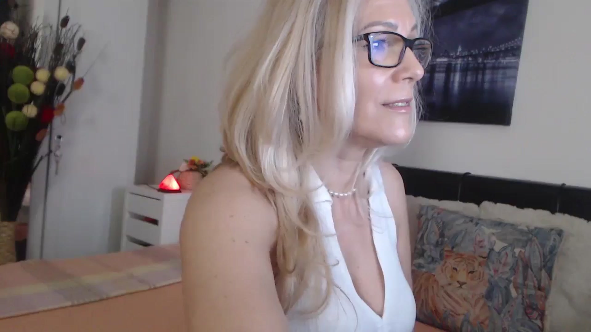 Gallery image thumbnail from Reeya71's myfreecams stream on, 05/08/2025, 05:44 image 19 of 20