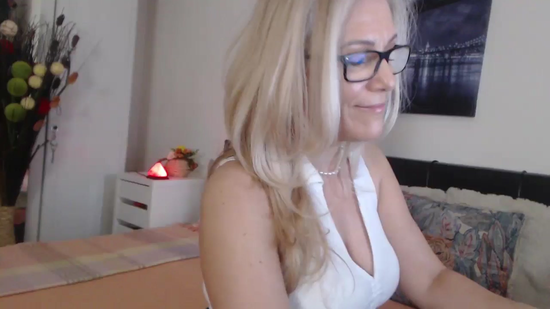 Gallery image thumbnail from Reeya71's myfreecams stream on, 05/08/2025, 05:44 image 18 of 20