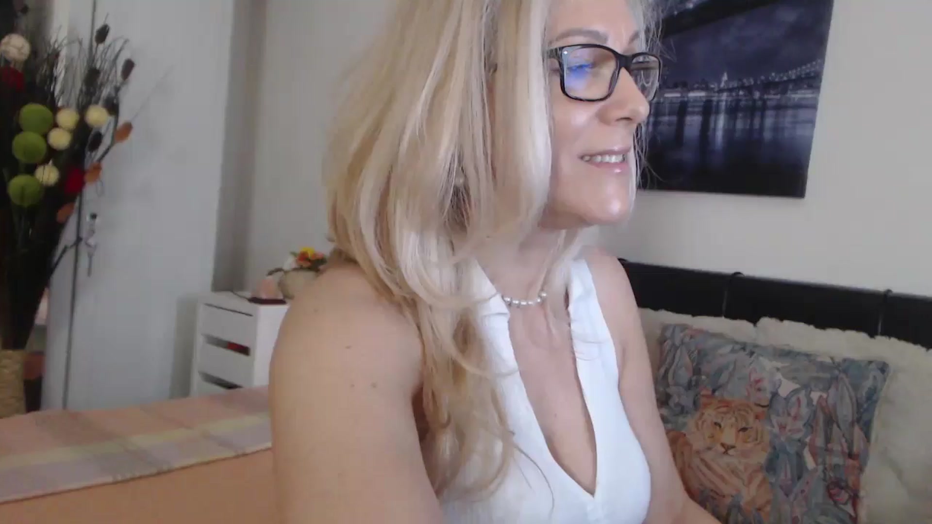 Gallery image thumbnail from Reeya71's myfreecams stream on, 05/08/2025, 05:44 image 20 of 20