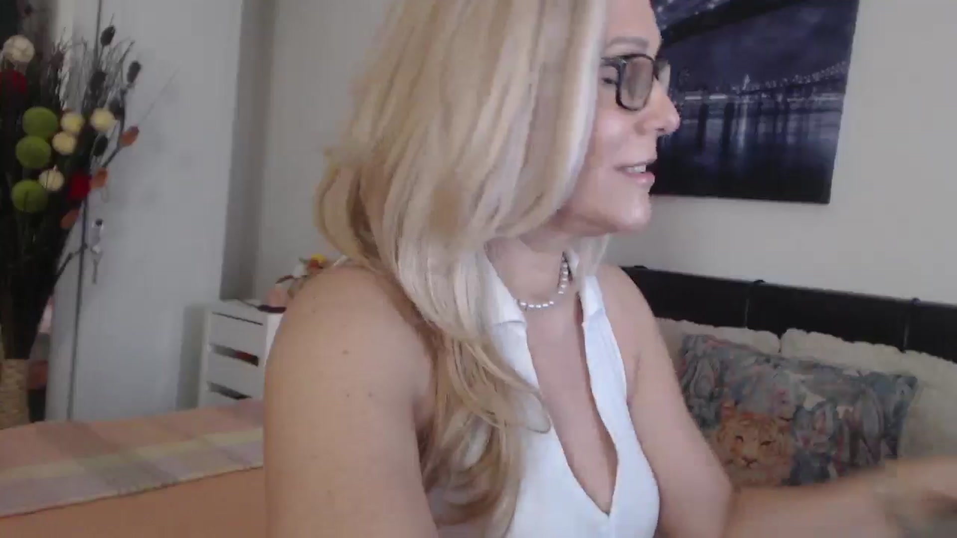 Gallery image thumbnail from Reeya71's myfreecams stream on, 05/08/2025, 06:24 image 18 of 20
