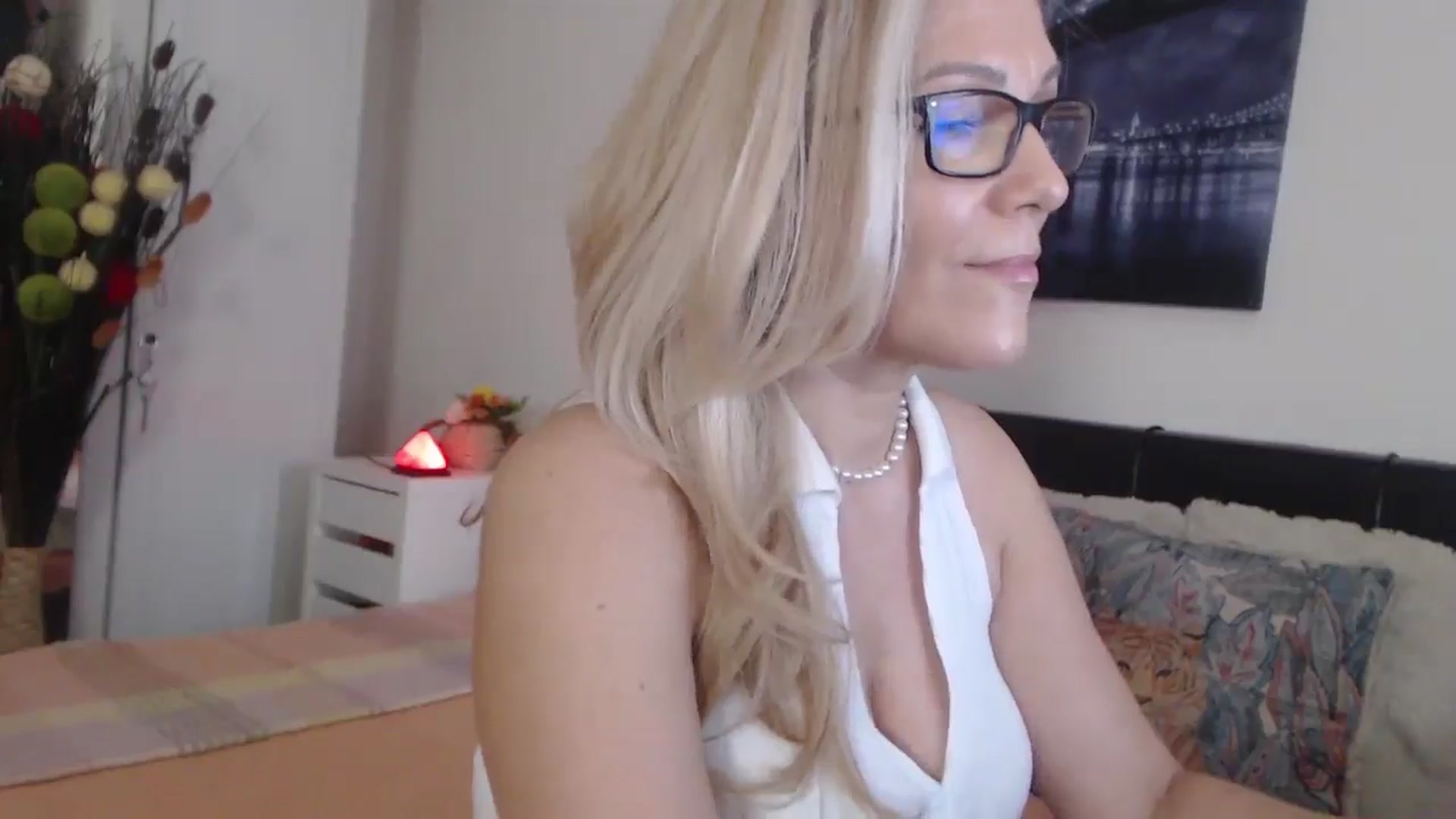 Gallery image thumbnail from Reeya71's myfreecams stream on, 05/08/2025, 06:24 image 11 of 20
