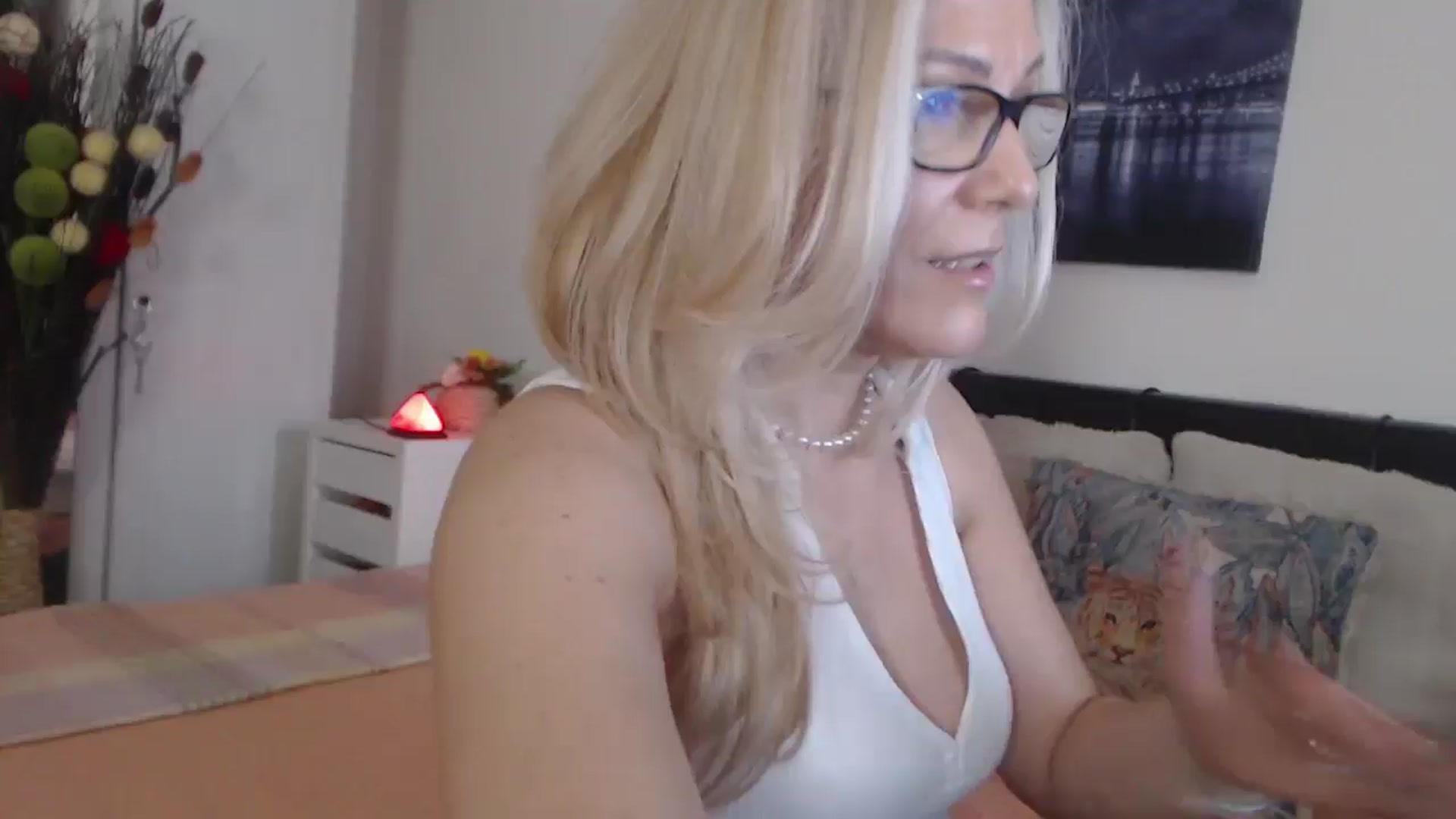 Gallery image thumbnail from Reeya71's myfreecams stream on, 05/08/2025, 06:56 image 3 of 20