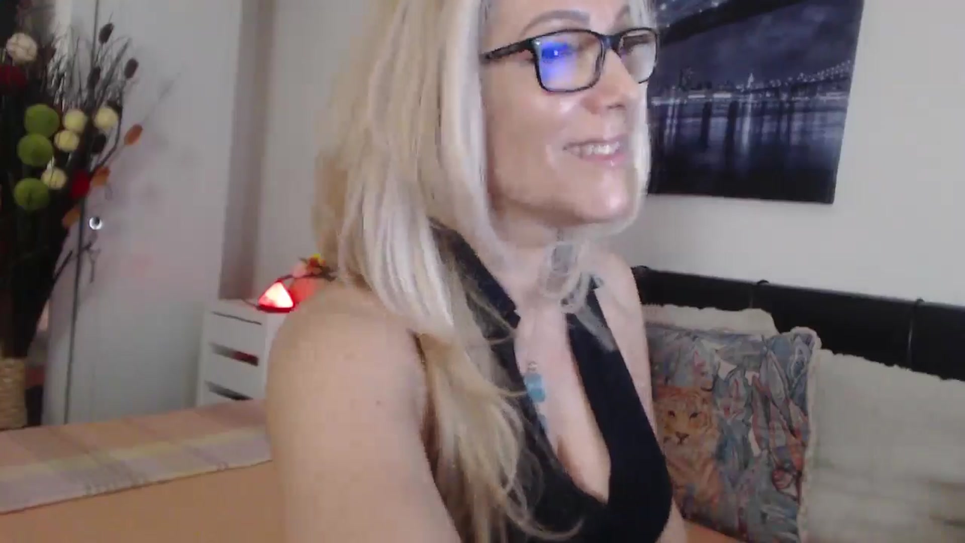 Gallery image thumbnail from Reeya71's myfreecams stream on, 05/09/2025, 05:17 image 4 of 20