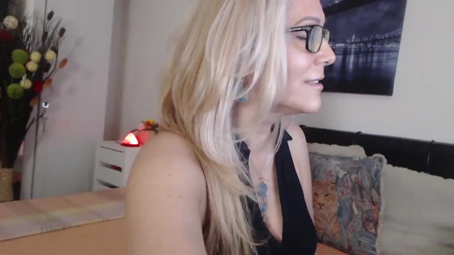 Gallery image thumbnail from Reeya71's myfreecams stream on, 05/09/2025, 05:17 image 14 of 20