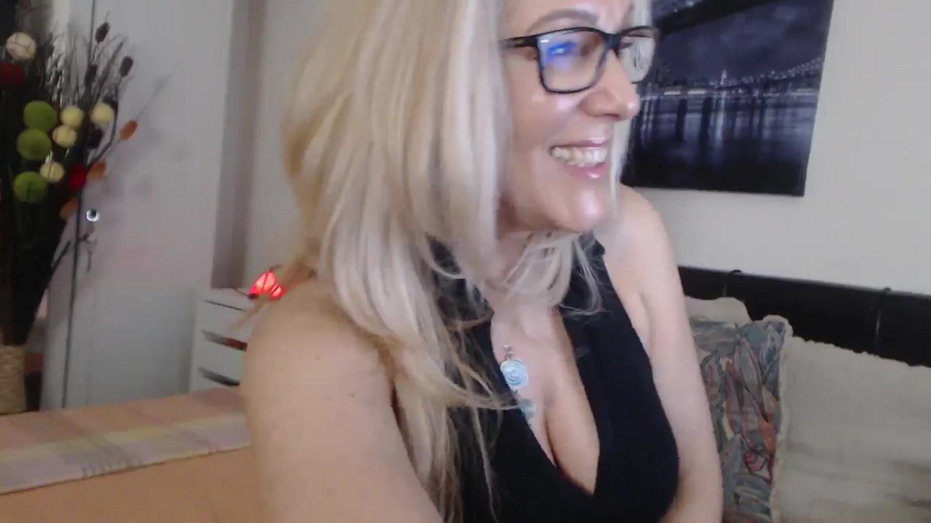 Gallery image thumbnail from Reeya71's myfreecams stream on, 05/09/2025, 05:17 image 8 of 20