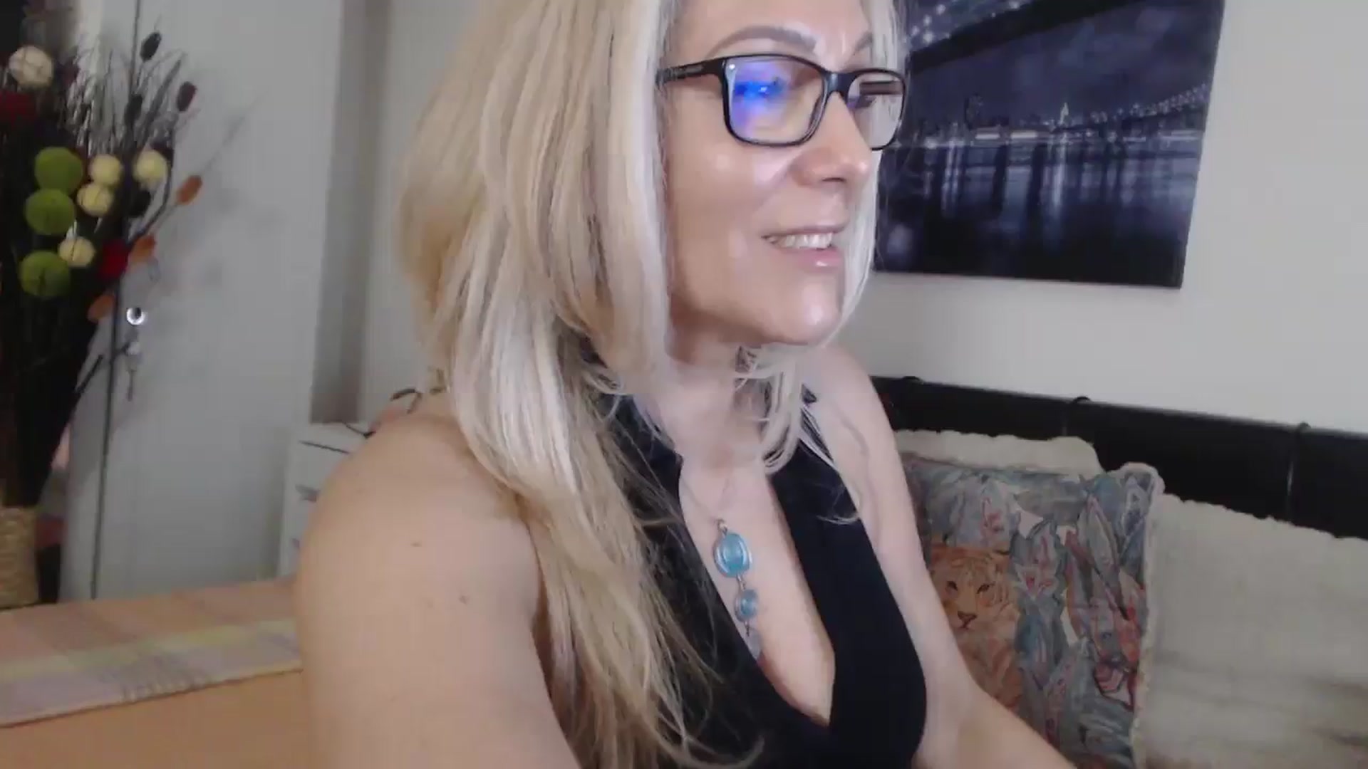 Gallery image thumbnail from Reeya71's myfreecams stream on, 05/09/2025, 05:17 image 1 of 20