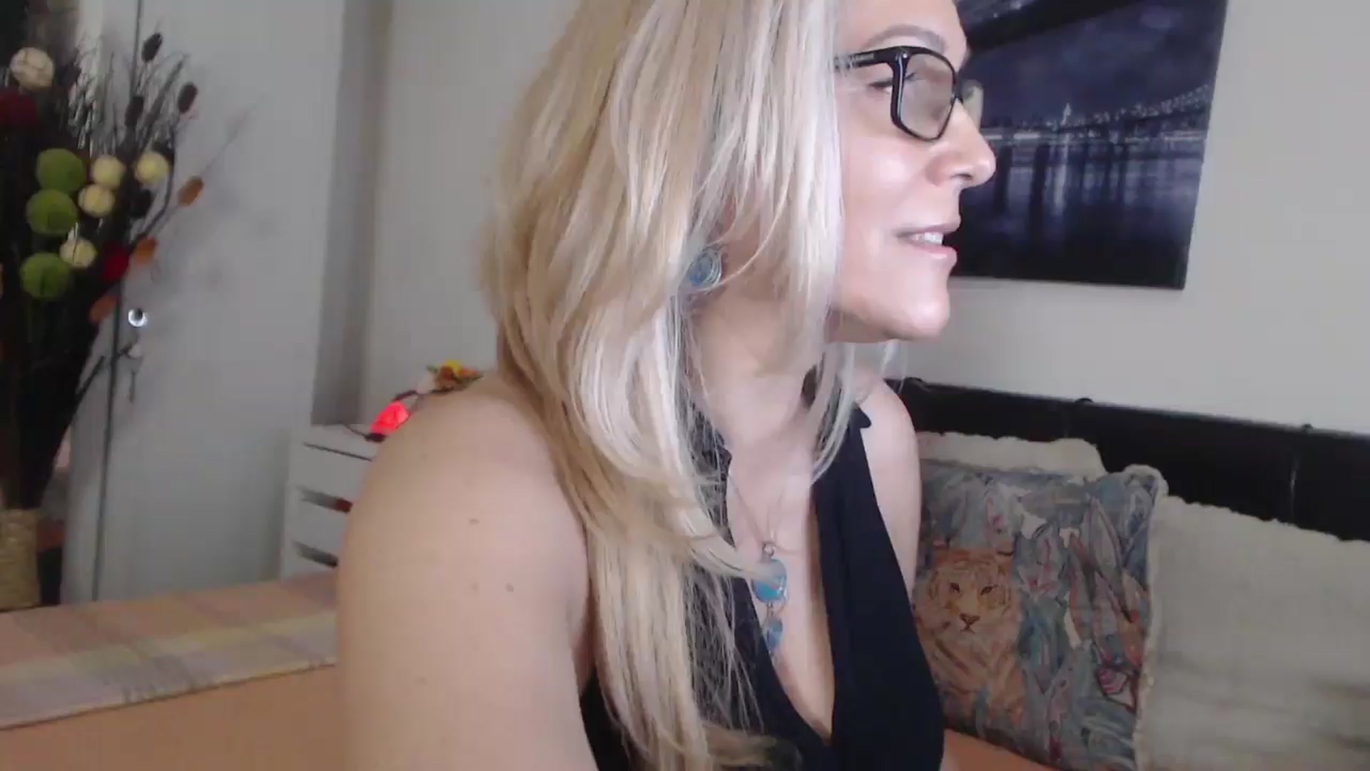 Gallery image thumbnail from Reeya71's myfreecams stream on, 05/09/2025, 05:17 image 16 of 20