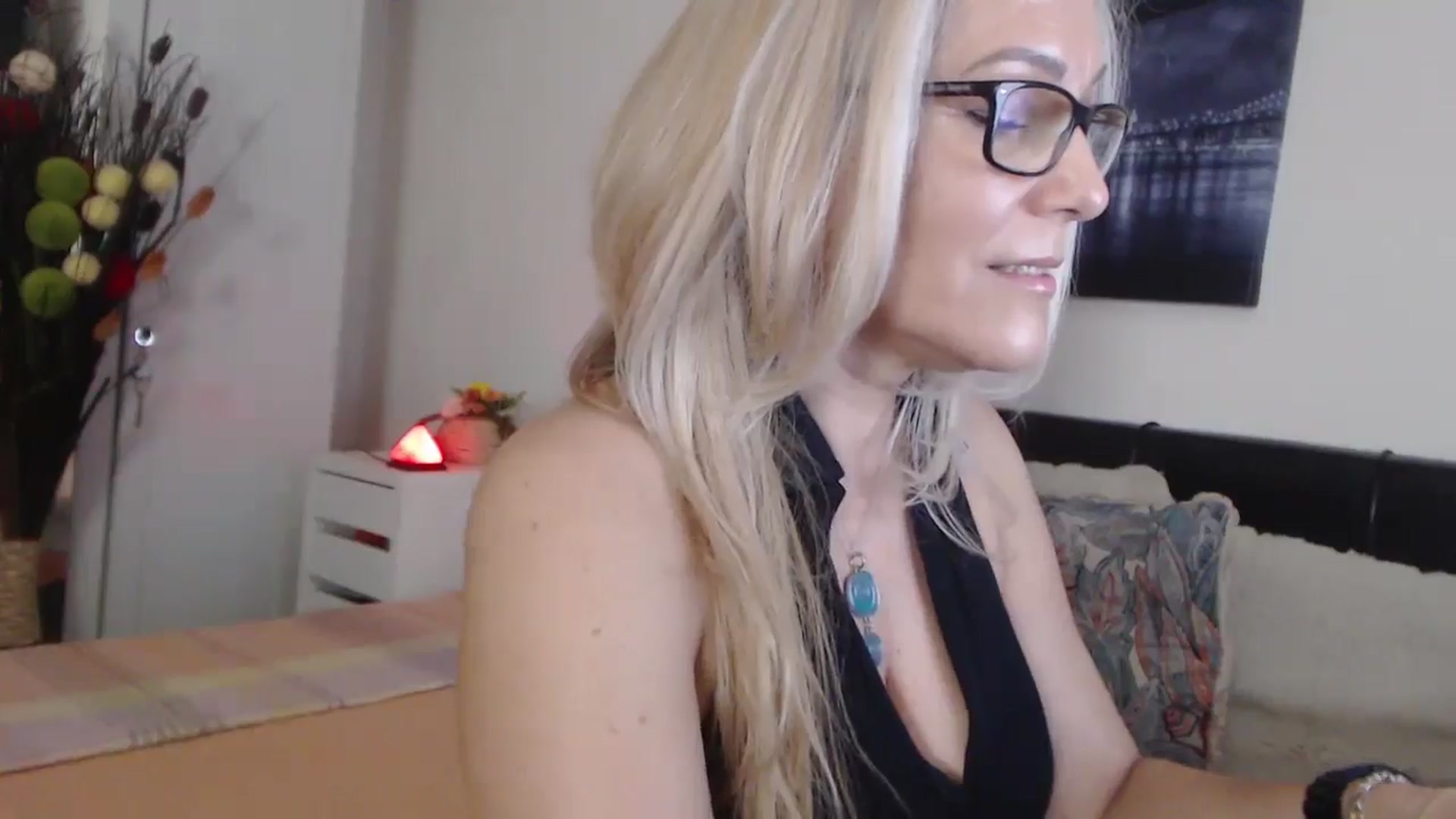 Gallery image thumbnail from Reeya71's myfreecams stream on, 05/09/2025, 05:17 image 5 of 20