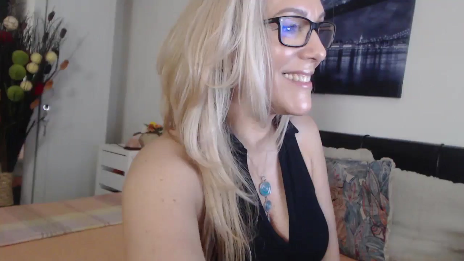 Gallery image thumbnail from Reeya71's myfreecams stream on, 05/09/2025, 05:17 image 12 of 20