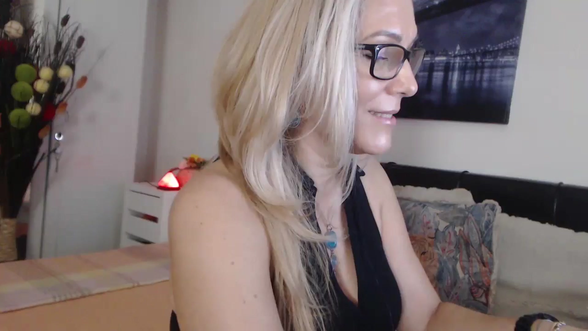 Gallery image thumbnail from Reeya71's myfreecams stream on, 05/09/2025, 05:17 image 17 of 20