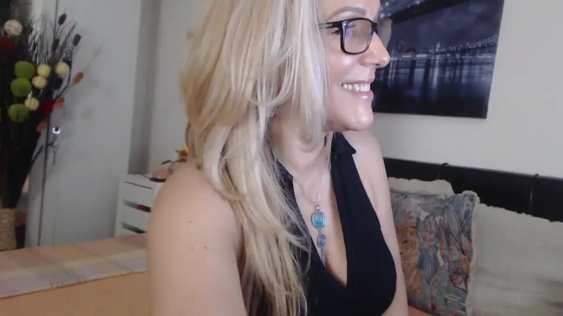 Gallery image thumbnail from Reeya71's myfreecams stream on, 05/09/2025, 05:17 image 11 of 20