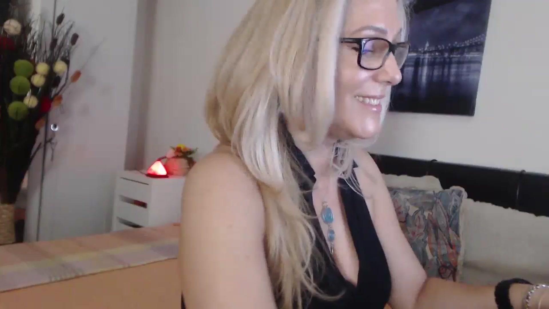 Gallery image thumbnail from Reeya71's myfreecams stream on, 05/09/2025, 05:17 image 3 of 20
