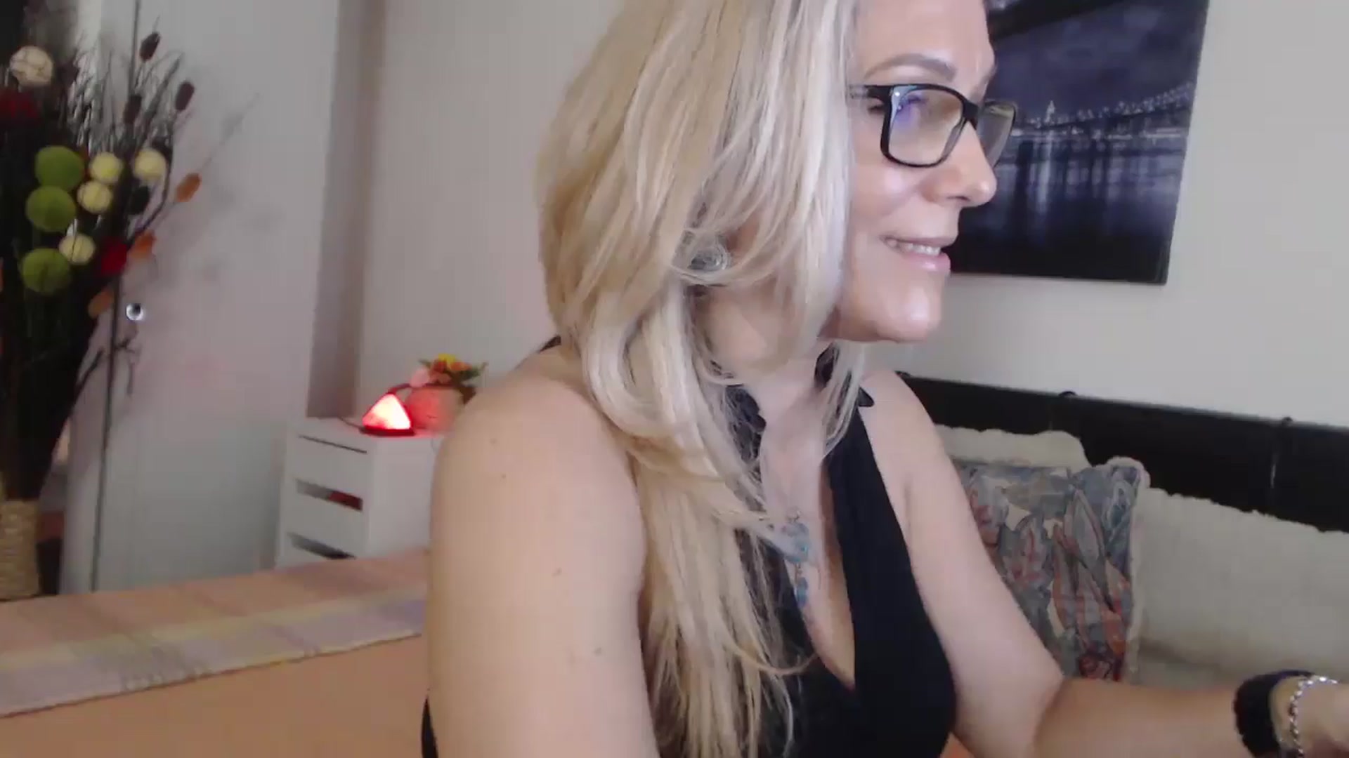 Gallery image thumbnail from Reeya71's myfreecams stream on, 05/09/2025, 05:17 image 15 of 20