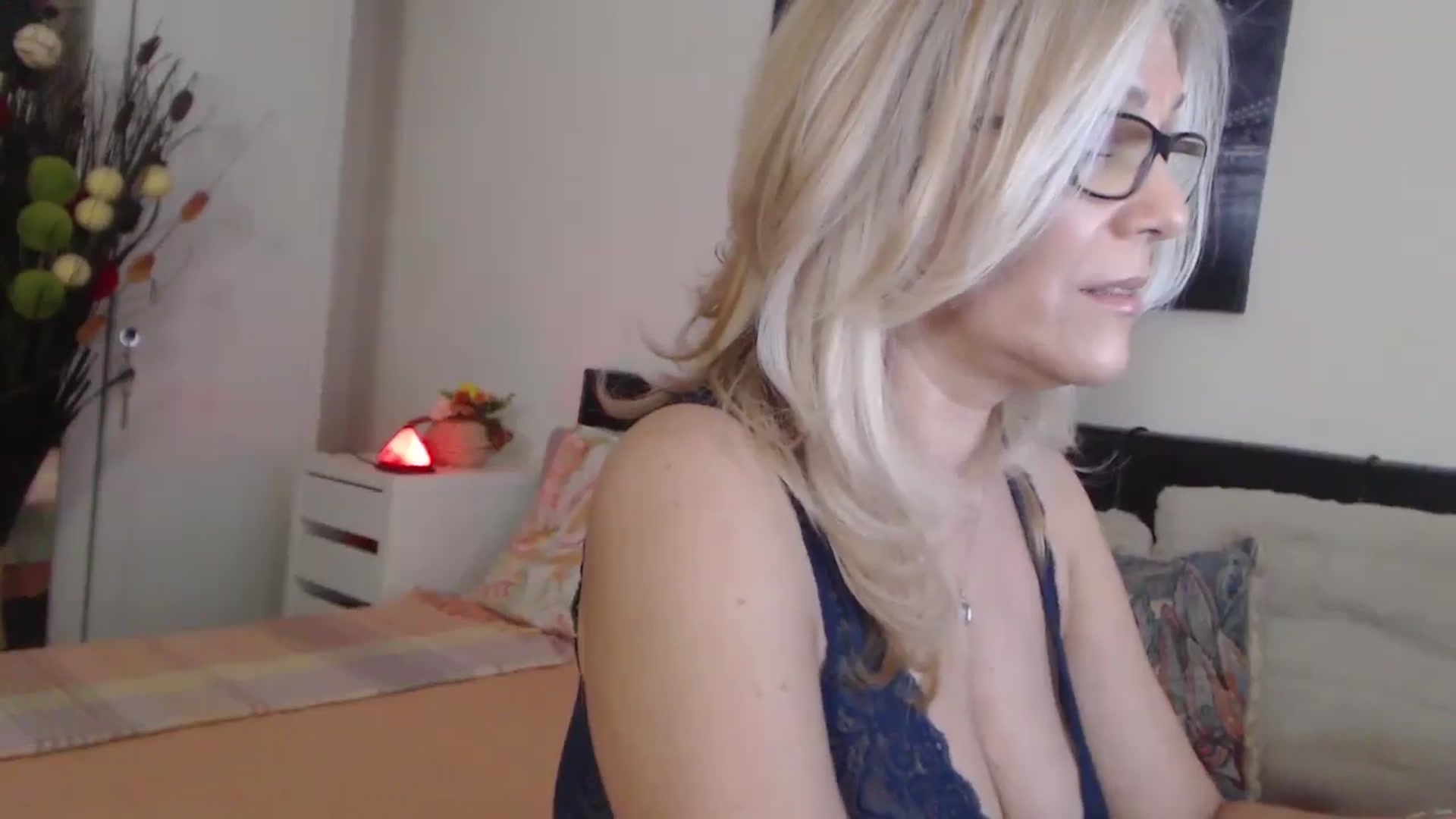 Gallery image thumbnail from Reeya71's myfreecams stream on, 05/14/2025, 07:27 image 14 of 20