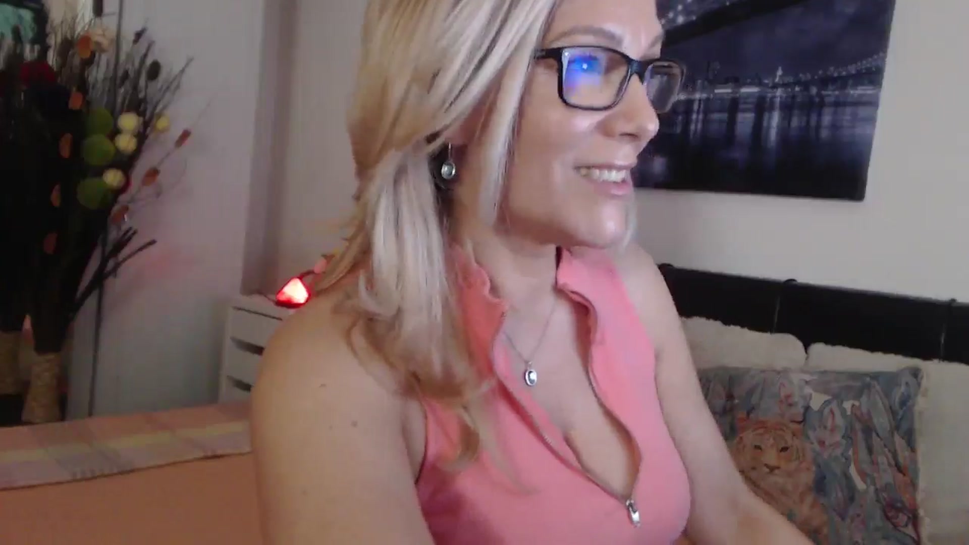 Gallery image thumbnail from Reeya71's myfreecams stream on, 05/16/2025, 02:54 image 18 of 20