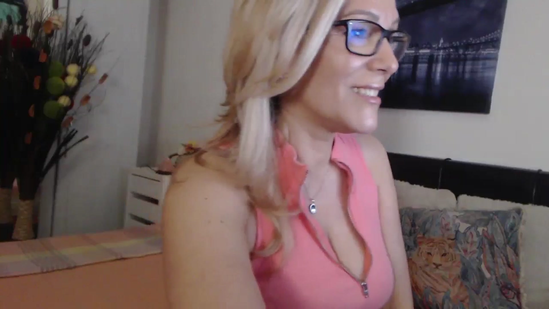 Gallery image thumbnail from Reeya71's myfreecams stream on, 05/16/2025, 02:54 image 12 of 20