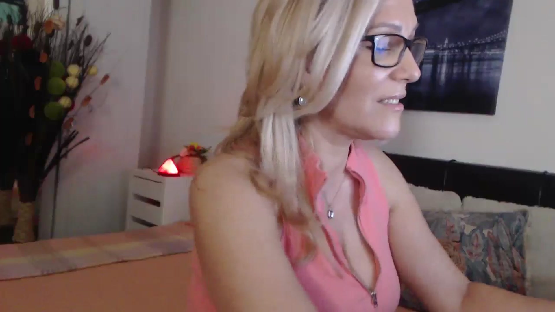 Gallery image thumbnail from Reeya71's myfreecams stream on, 05/16/2025, 02:54 image 17 of 20