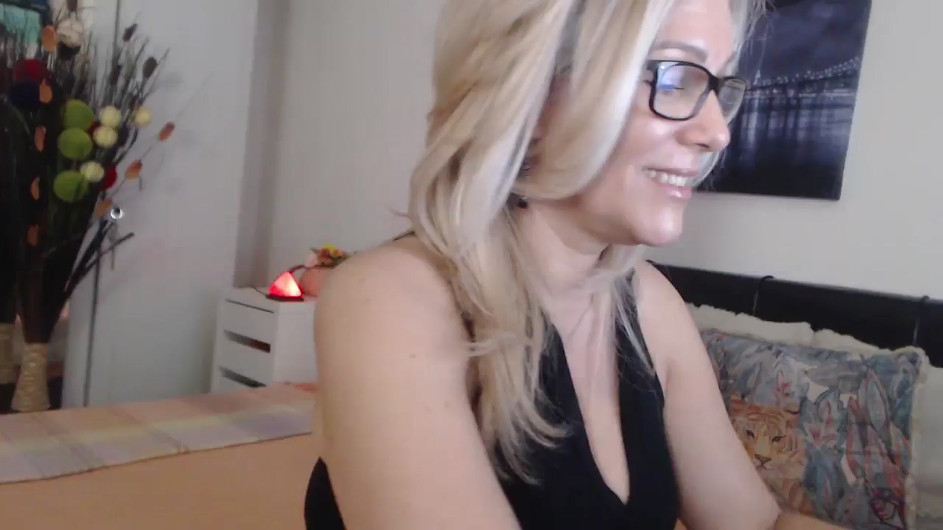 Gallery image thumbnail from Reeya71's myfreecams stream on, 05/21/2025, 06:54 image 19 of 20
