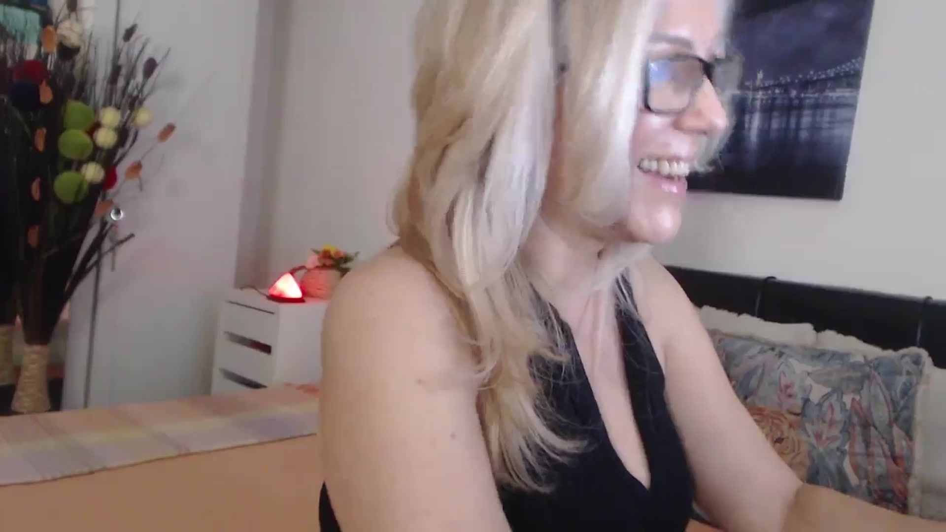 Gallery image thumbnail from Reeya71's myfreecams stream on, 05/21/2025, 06:54 image 12 of 20