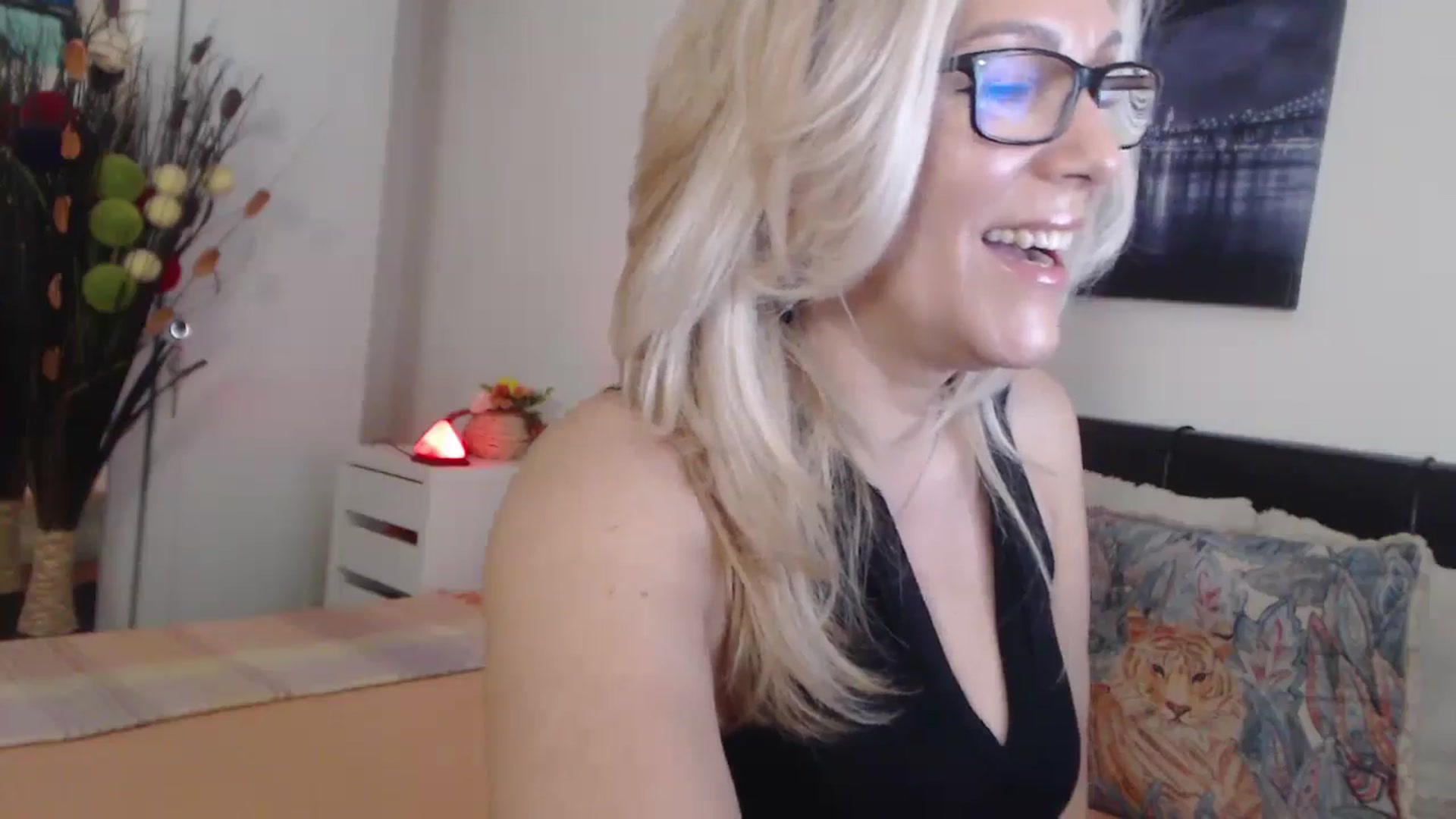 Gallery image thumbnail from Reeya71's myfreecams stream on, 05/21/2025, 06:54 image 5 of 20