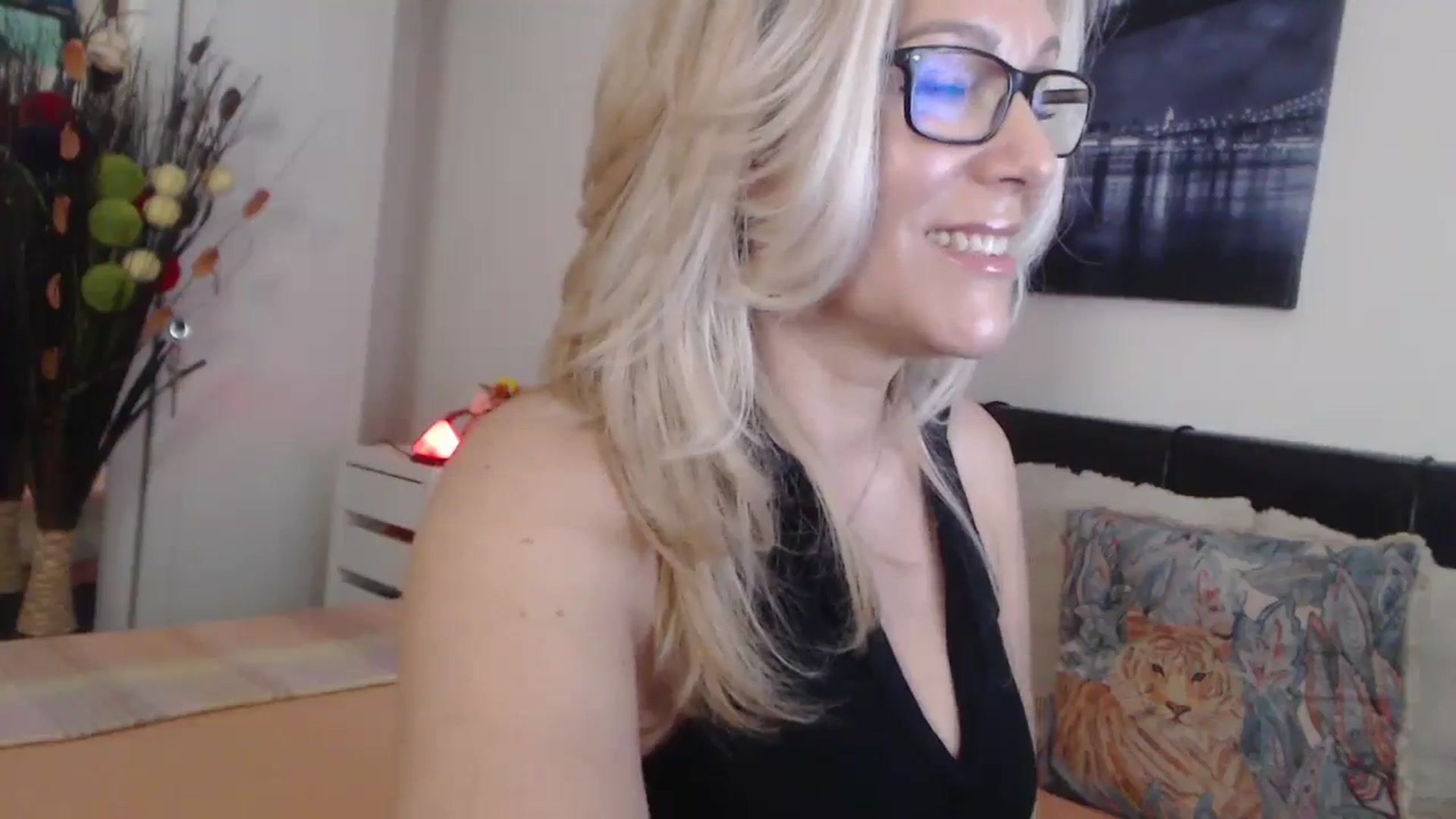 Gallery image thumbnail from Reeya71's myfreecams stream on, 05/21/2025, 06:54 image 3 of 20