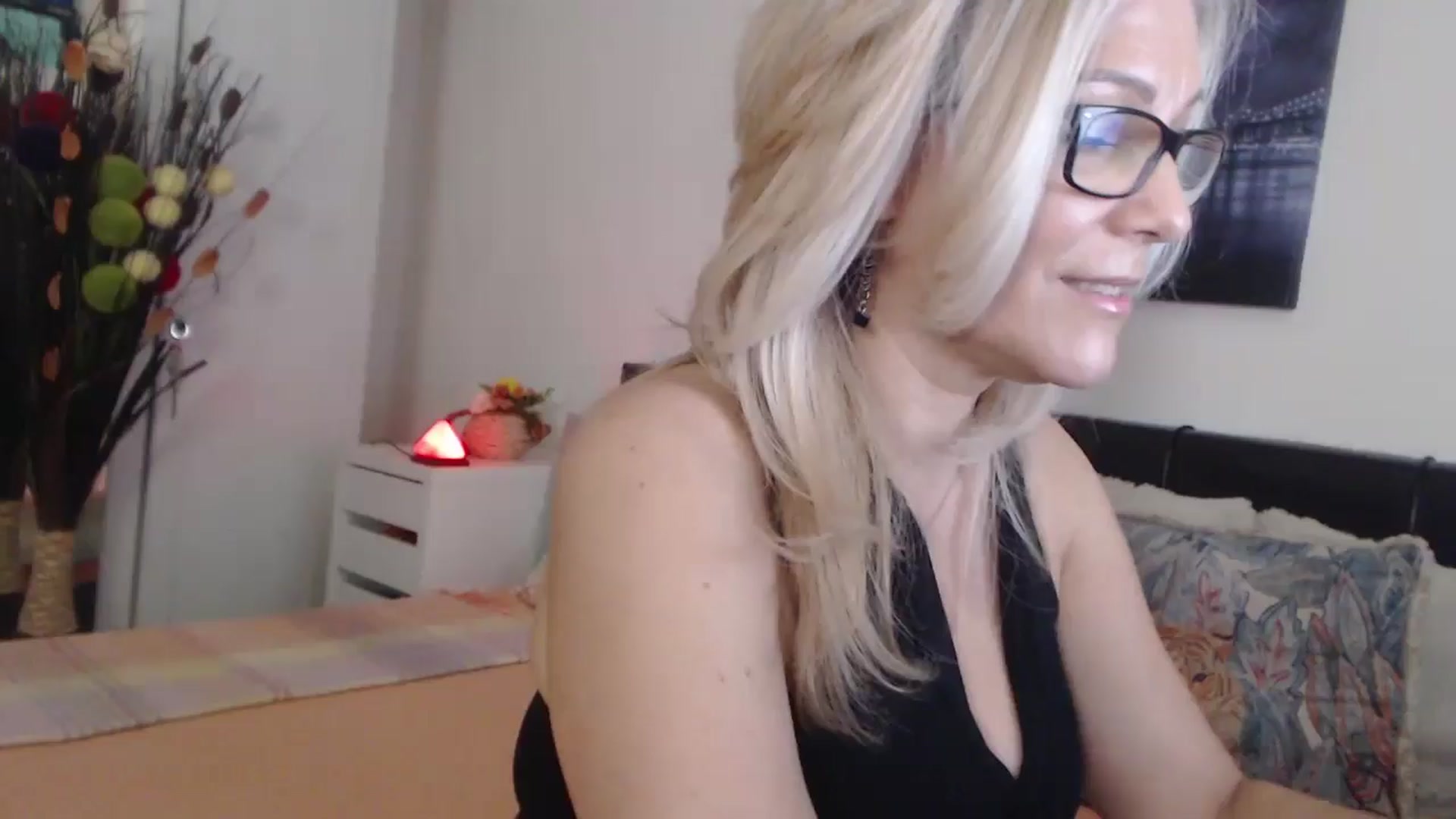 Gallery image thumbnail from Reeya71's myfreecams stream on, 05/21/2025, 06:54 image 18 of 20