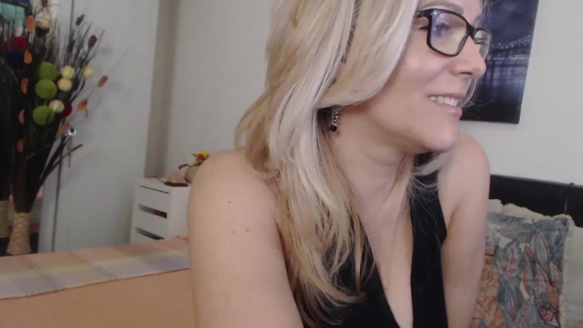 Gallery image thumbnail from Reeya71's myfreecams stream on, 05/21/2025, 06:54 image 9 of 20