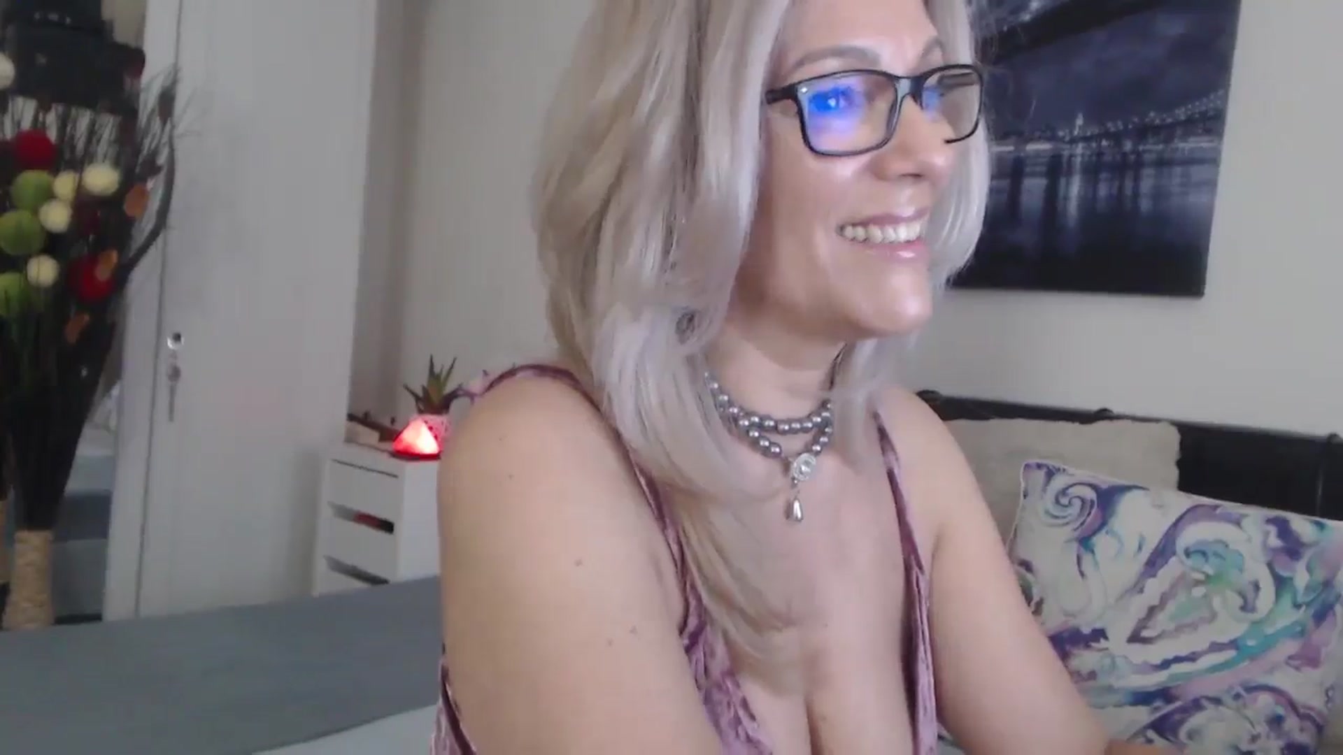 Gallery image thumbnail from Reeya71's myfreecams stream on, 05/31/2025, 06:54 image 11 of 20