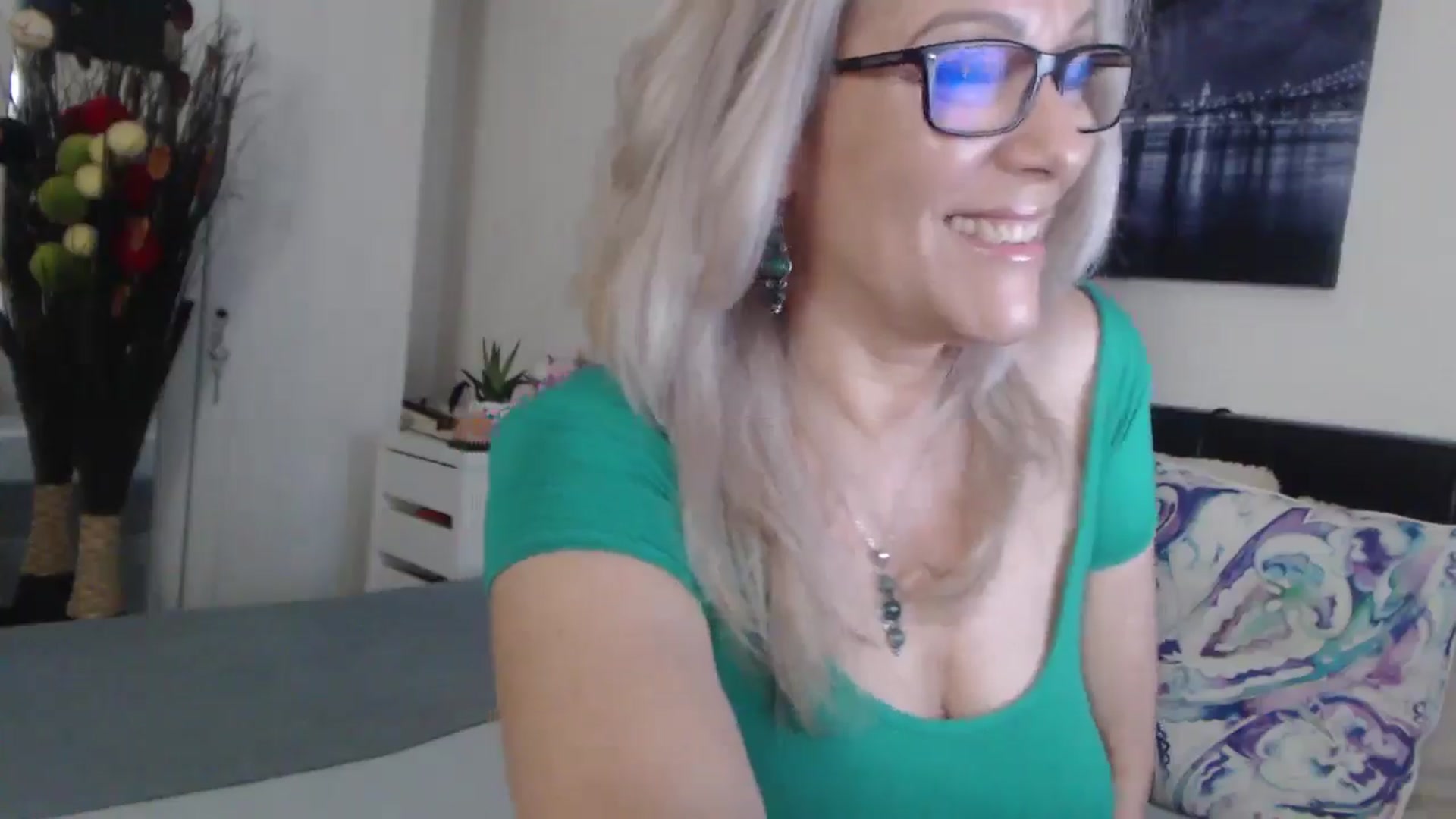 Gallery image thumbnail from Reeya71's myfreecams stream on, 06/03/2025, 03:22 image 14 of 20