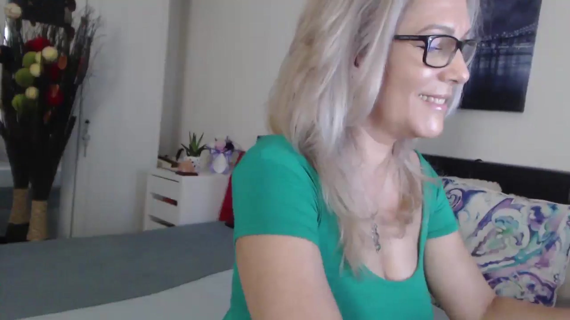 Gallery image thumbnail from Reeya71's myfreecams stream on, 06/03/2025, 03:22 image 13 of 20