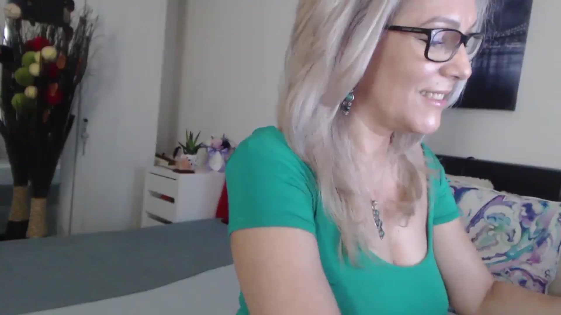 Gallery image thumbnail from Reeya71's myfreecams stream on, 06/03/2025, 03:22 image 15 of 20