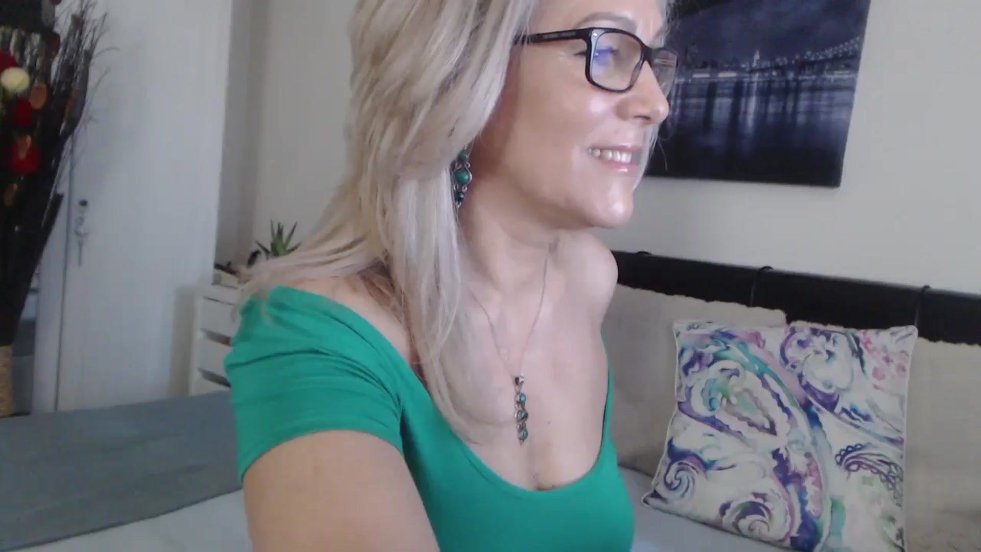 Gallery image thumbnail from Reeya71's myfreecams stream on, 06/03/2025, 05:21 image 15 of 20